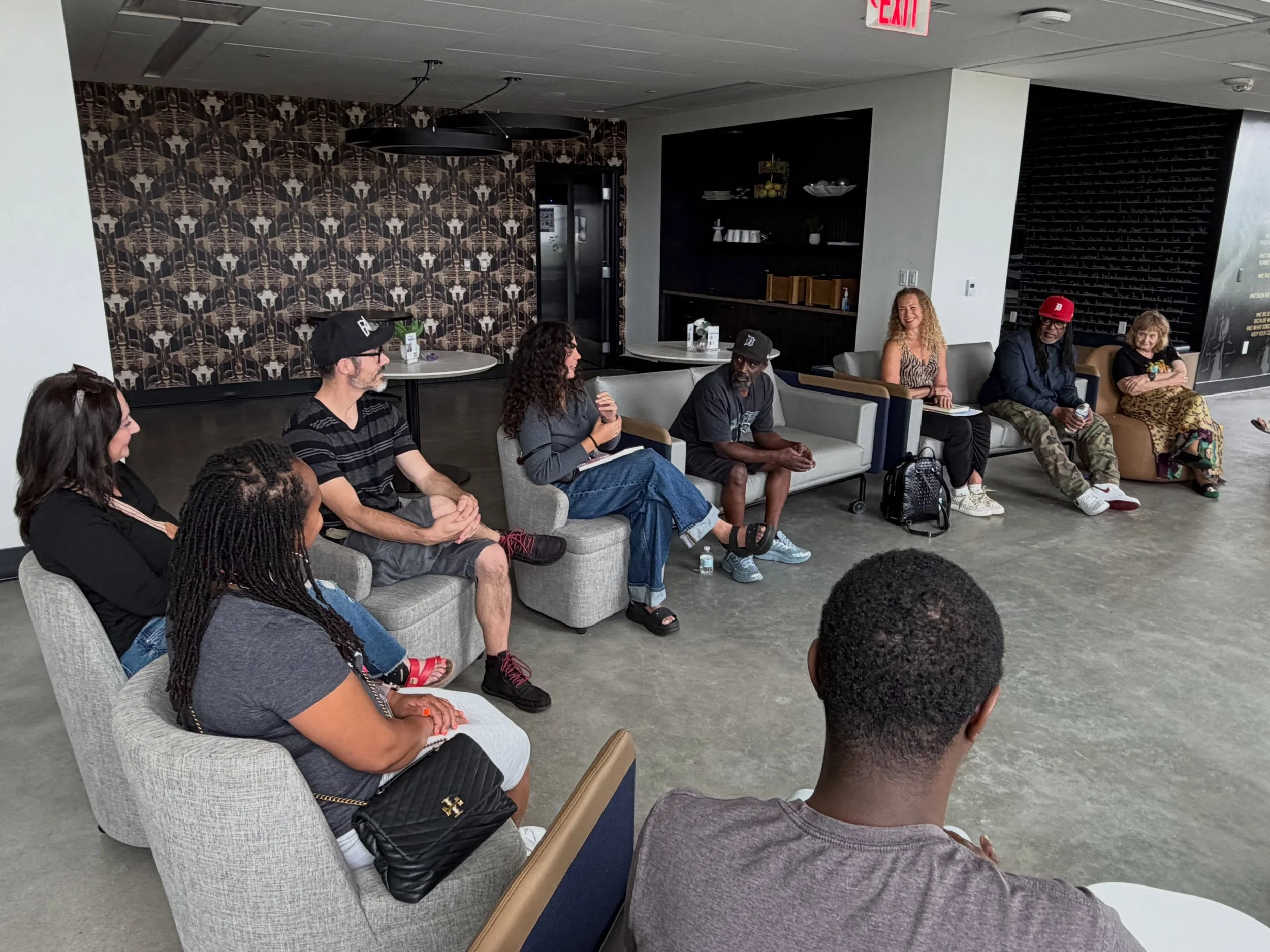 A big thank you to @shakasenghor for spending the afternoon with @DetroitWritingRoom and @bgcgreaterdetroit members, talking about the power of writing. ✨✍🏾

The conversation led by DWR coach @elizabethannatkins included advice for writers at all st