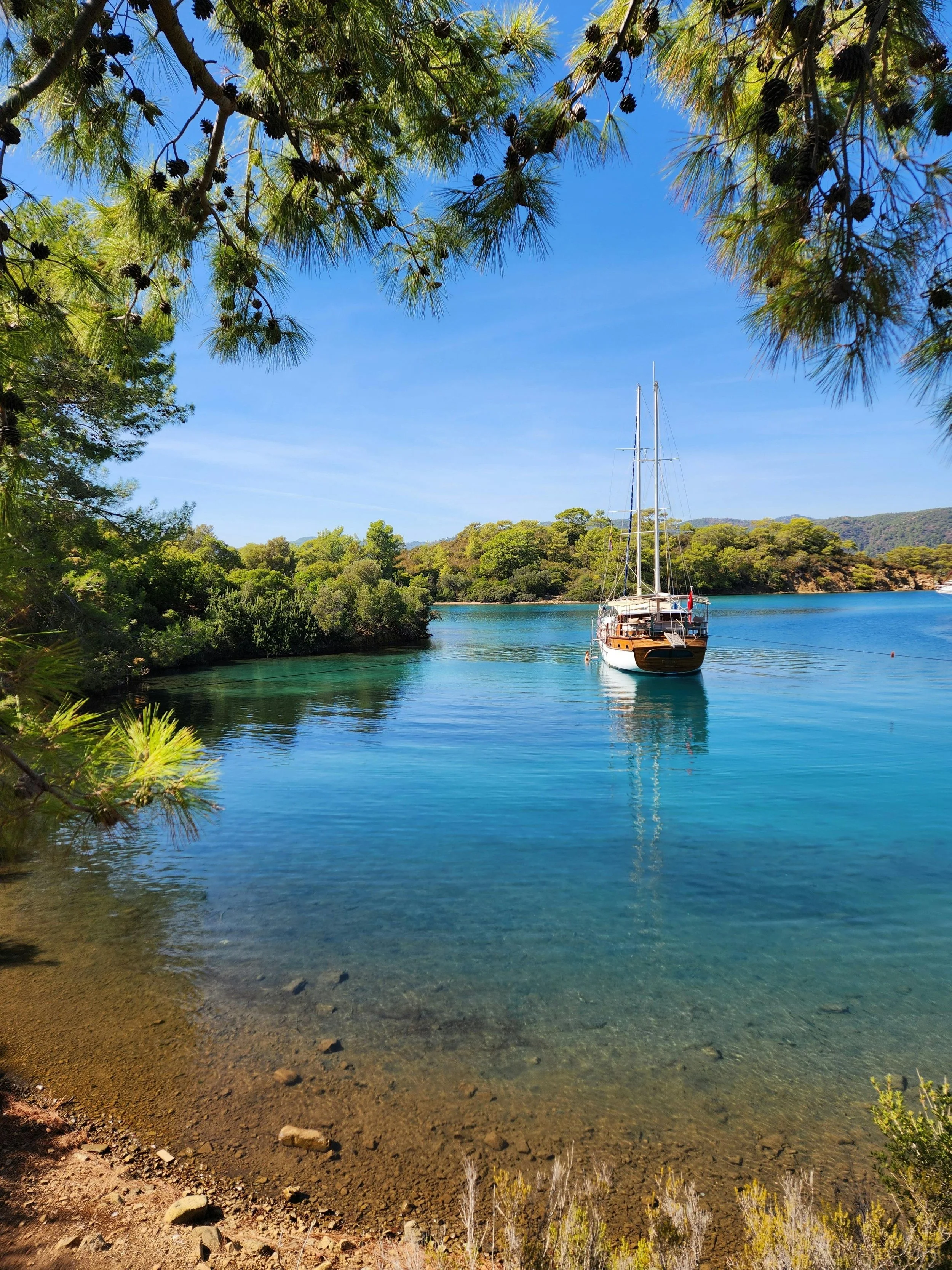 free-photo-of-serene-boat-in-lagoons-of-fethiye.jpeg