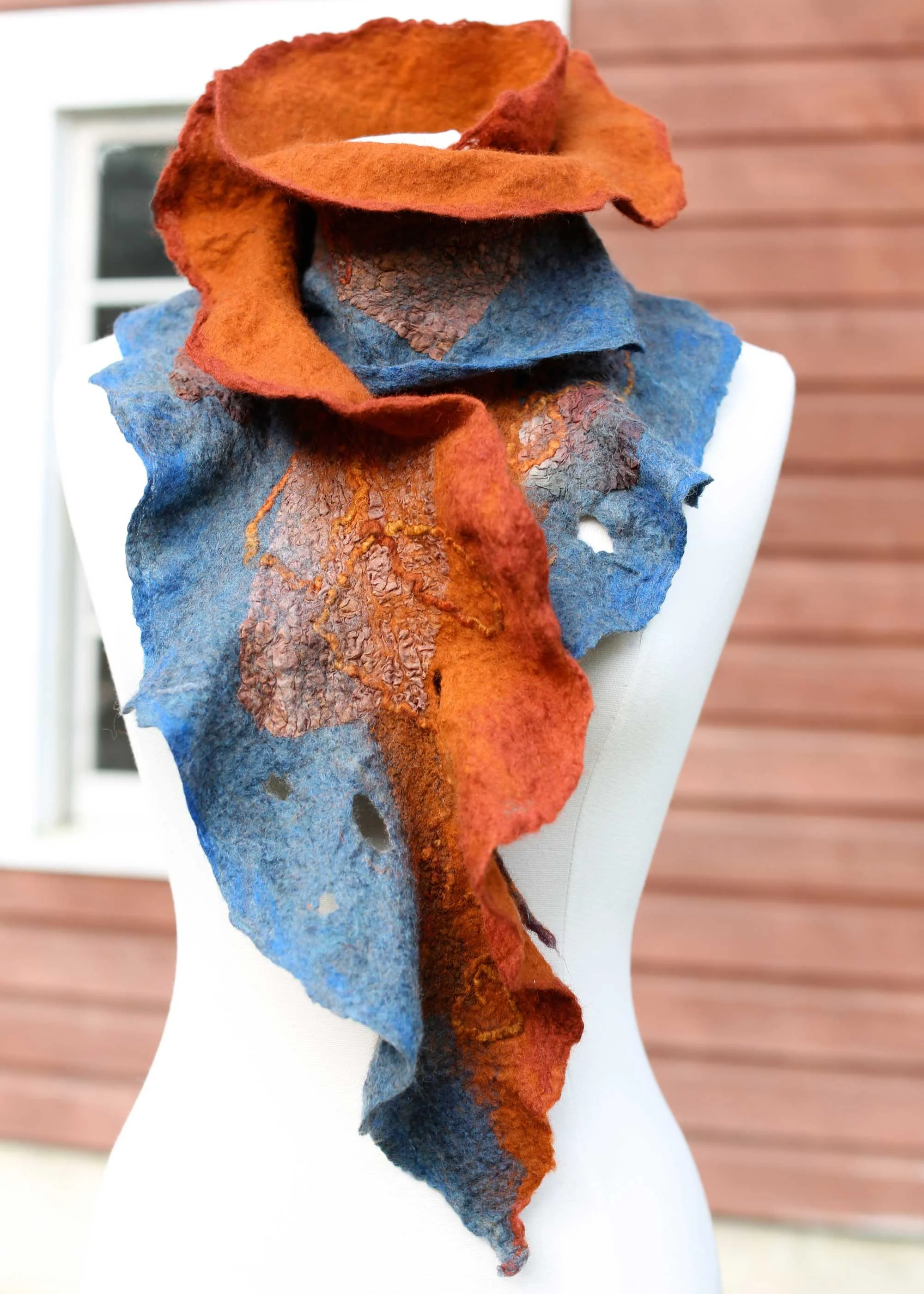 56_ArtfulVariation_NunoScarfRuffle_CopperDenim_rgb_opt_web.jpg