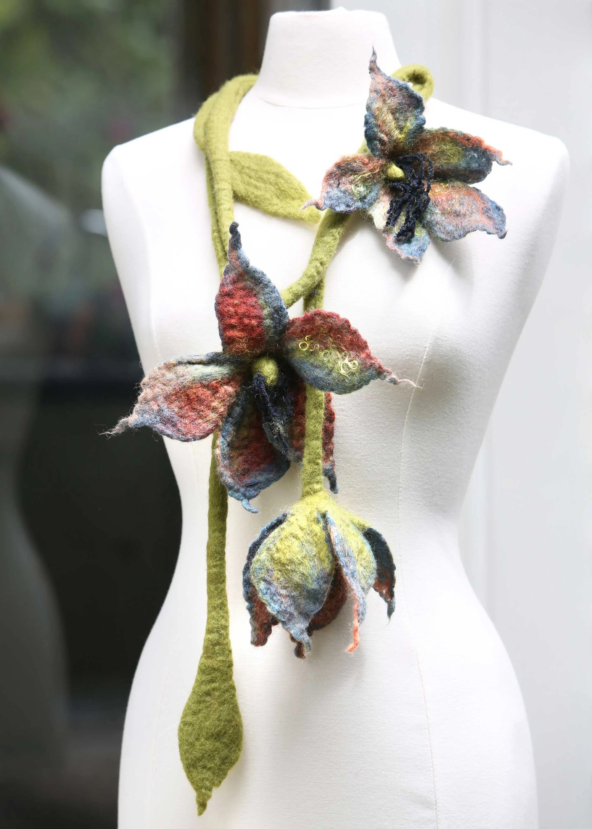 Felt-Flower-Necklace_BeverlyAshGilbert_web.jpg
