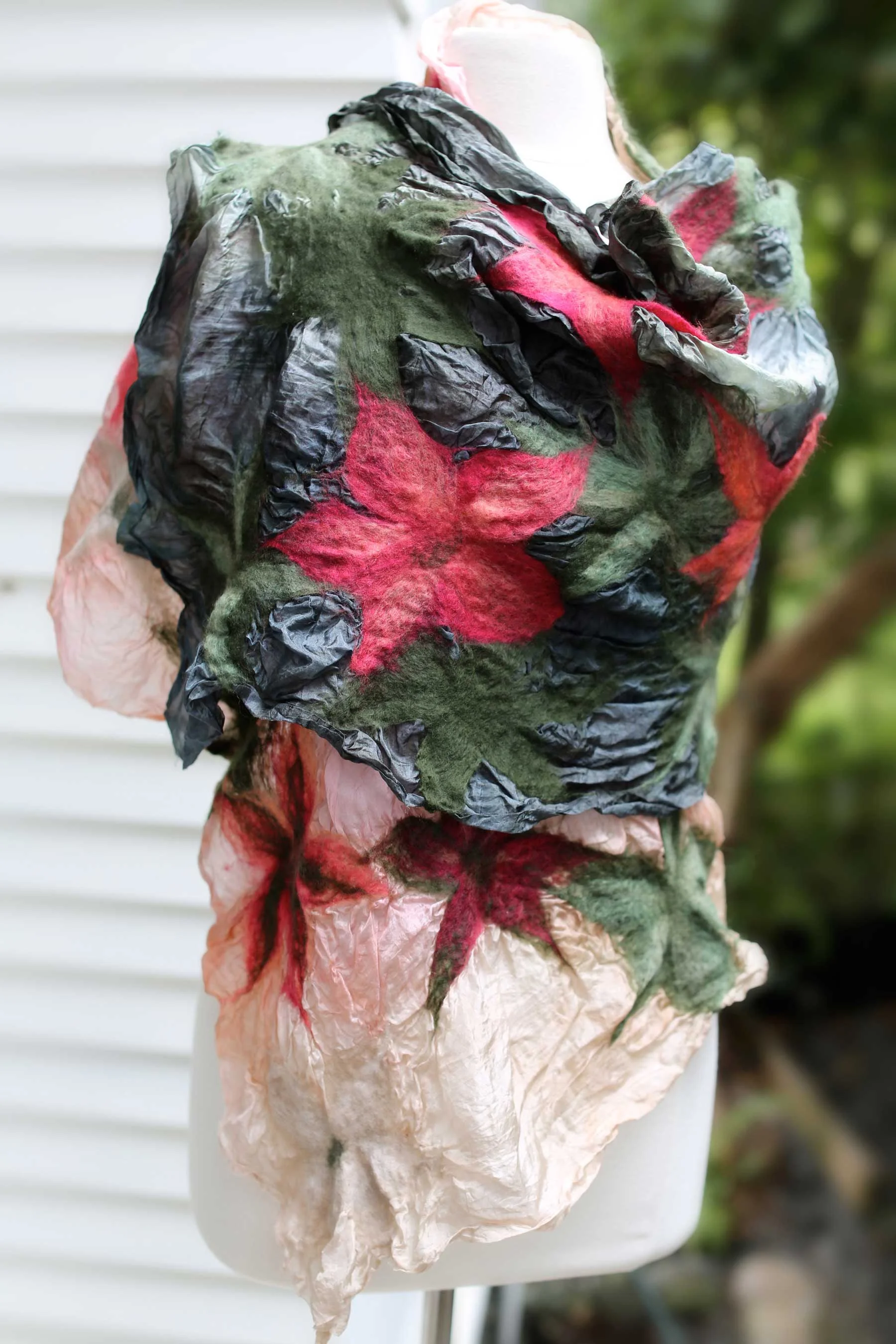 160_Project27_GrandmasGardenShawl_rgb_opt_web.jpg