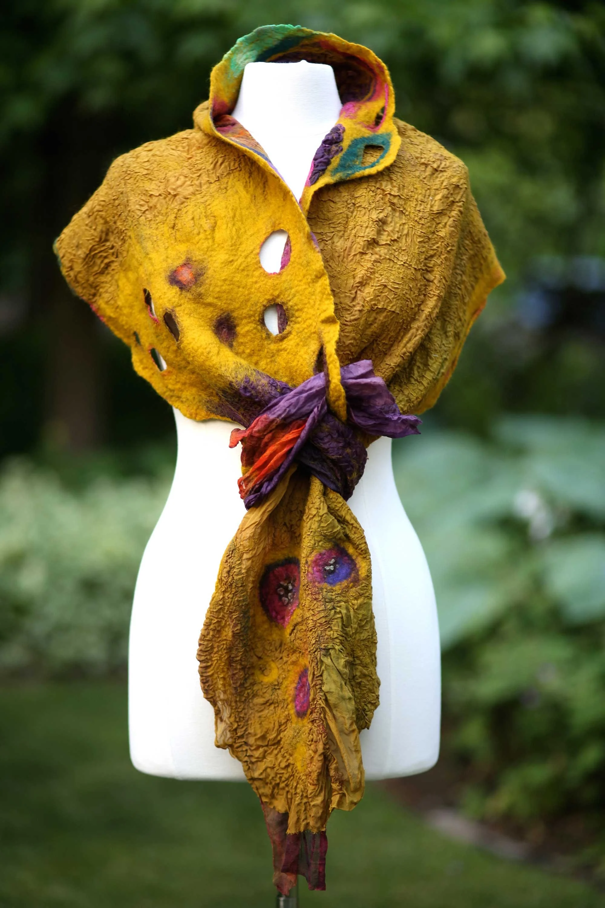 139_ArtVarDE_GoldenSunsetShawl_rgb_opt_web.jpg