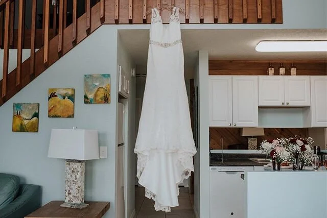 Been too busy for the &ldquo;social media life&rdquo; so here&rsquo;s some content for you. Simple but cute dress shot, probably one of my faves just because this cabin had some pretty wood details. It wasn&rsquo;t anything fancy but had some charact