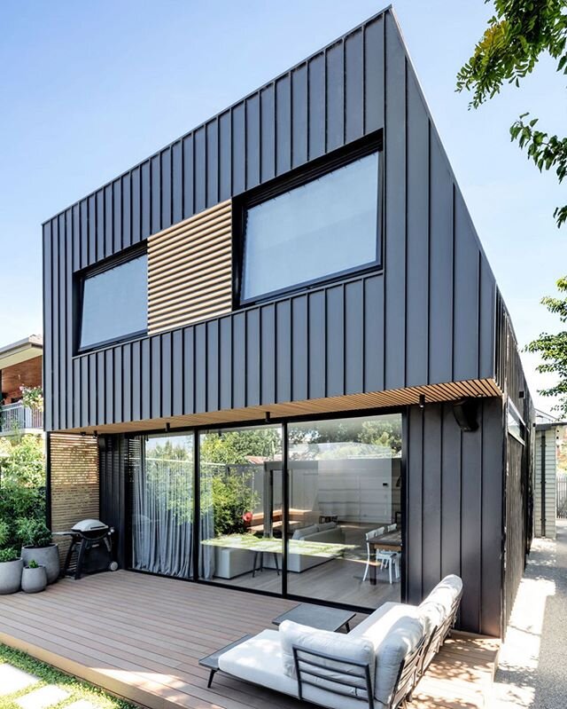 Rear extension to Northcote House. Architecture &amp; Interiors @christina.k.architecture Photos @nathankdavis #christinakarchitecture #christinakresidential #architecture #residential #residentialarchitecture #archdaily #melbournearchitecture