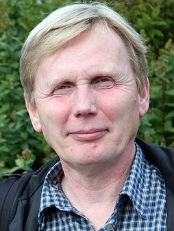   “Skolledningen har blivit tydligare och mer träffsäker och medarbetarnas bedömning av sin chef har förbättrats väsentligt i medarbetarenkäten. Det lösningsfokuserade (utvecklande) perspektivet framstår som ett bättre sätt att åstadkomma en bra arbe