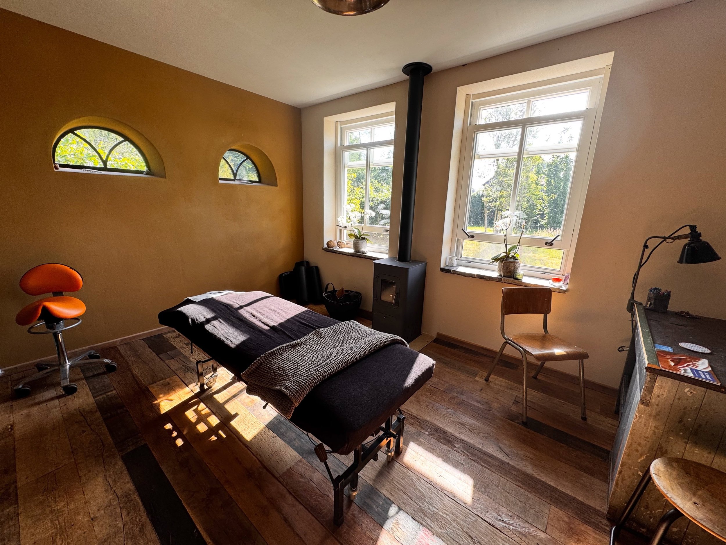 Sportmassage | sporttherapie | Cranio 

Sportmassage helpt jou in je actieve levensstijl. Het helpt blessures voorkomen of vroegtijdig signaleren. Massage kent vele voordelen: fysiek: soepel houden van spieren, fascie en pezen. Het werkt pijn verlich