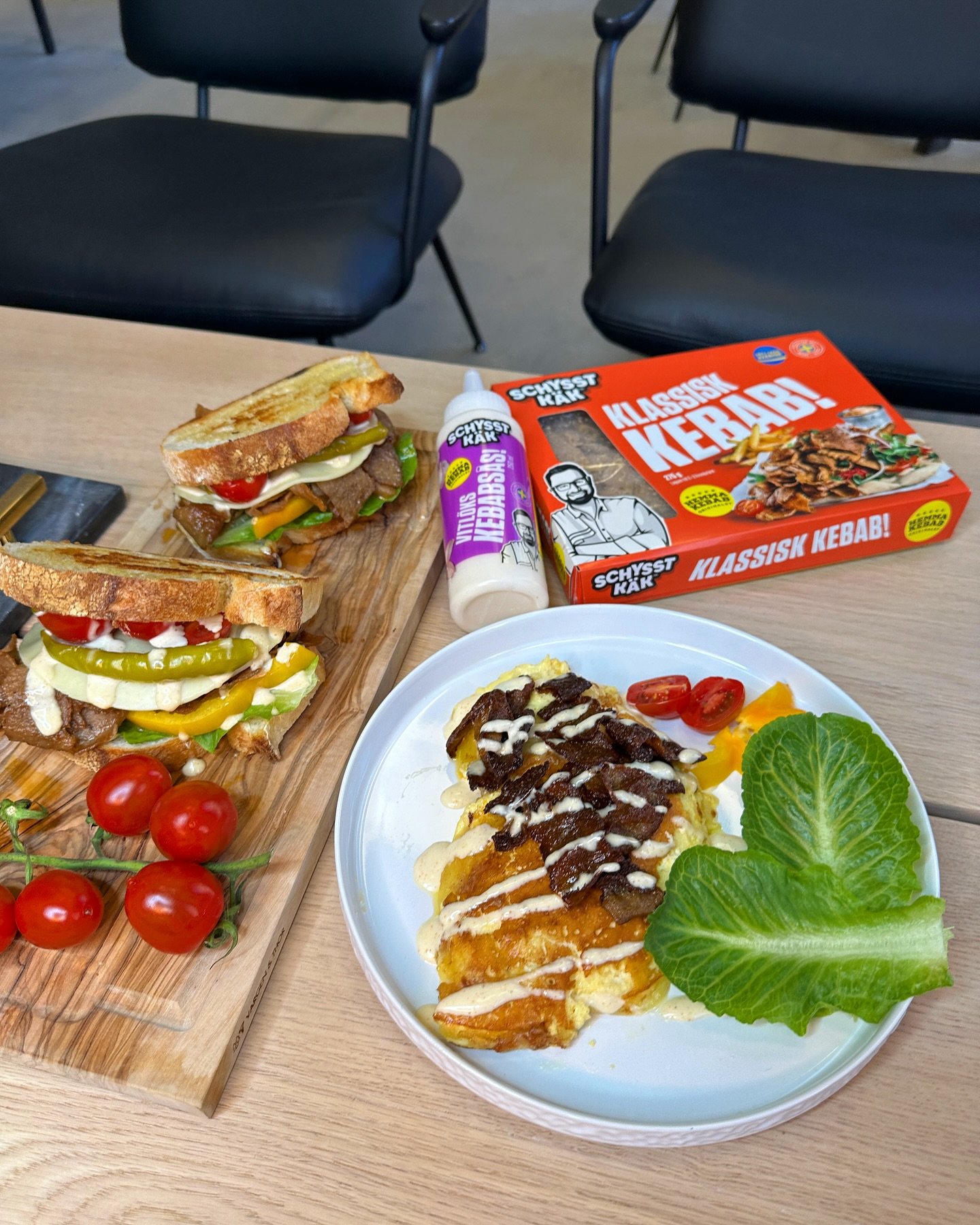 Vad tror ni om denna superfrulle?🤩💛
En kebabmacka med allt det goda och en omelett toppad med krispigt stekt kebab.😍
