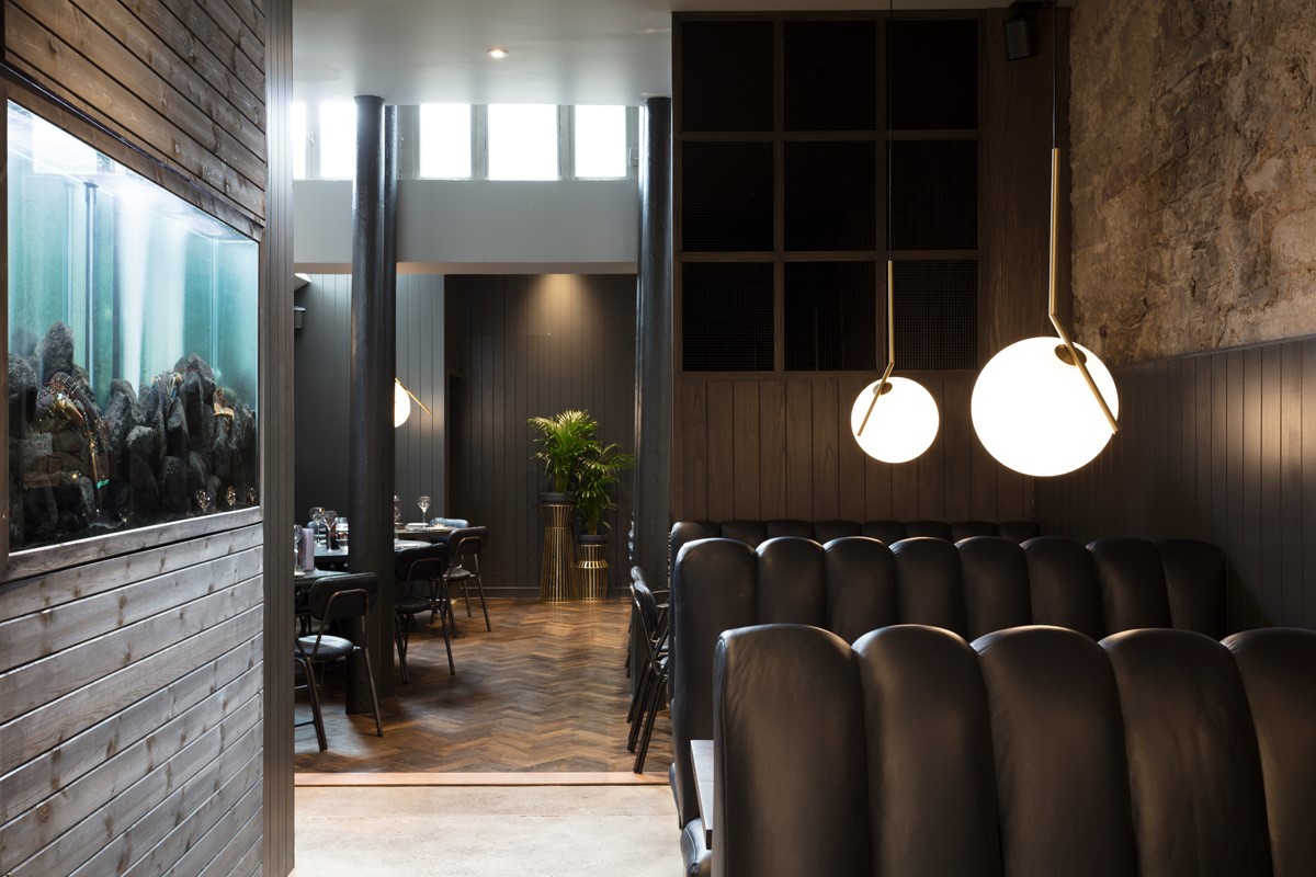 The exposed stone and brick walls, the use of dark colour stained and painted timber and use of natural materials complements the oyster and seafood offer beautifully.