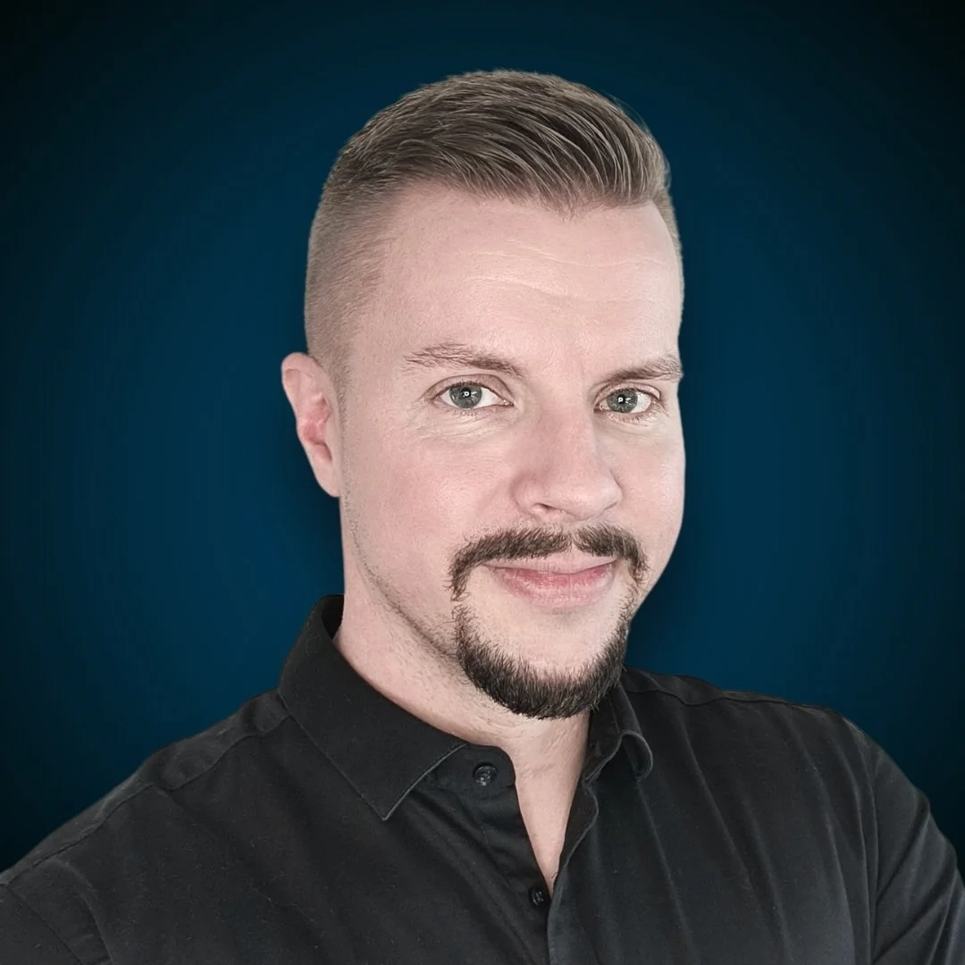 Kuvassa Teemu Joentaus, Uudenmaan Ohutlevyn myyntipäällikkö.