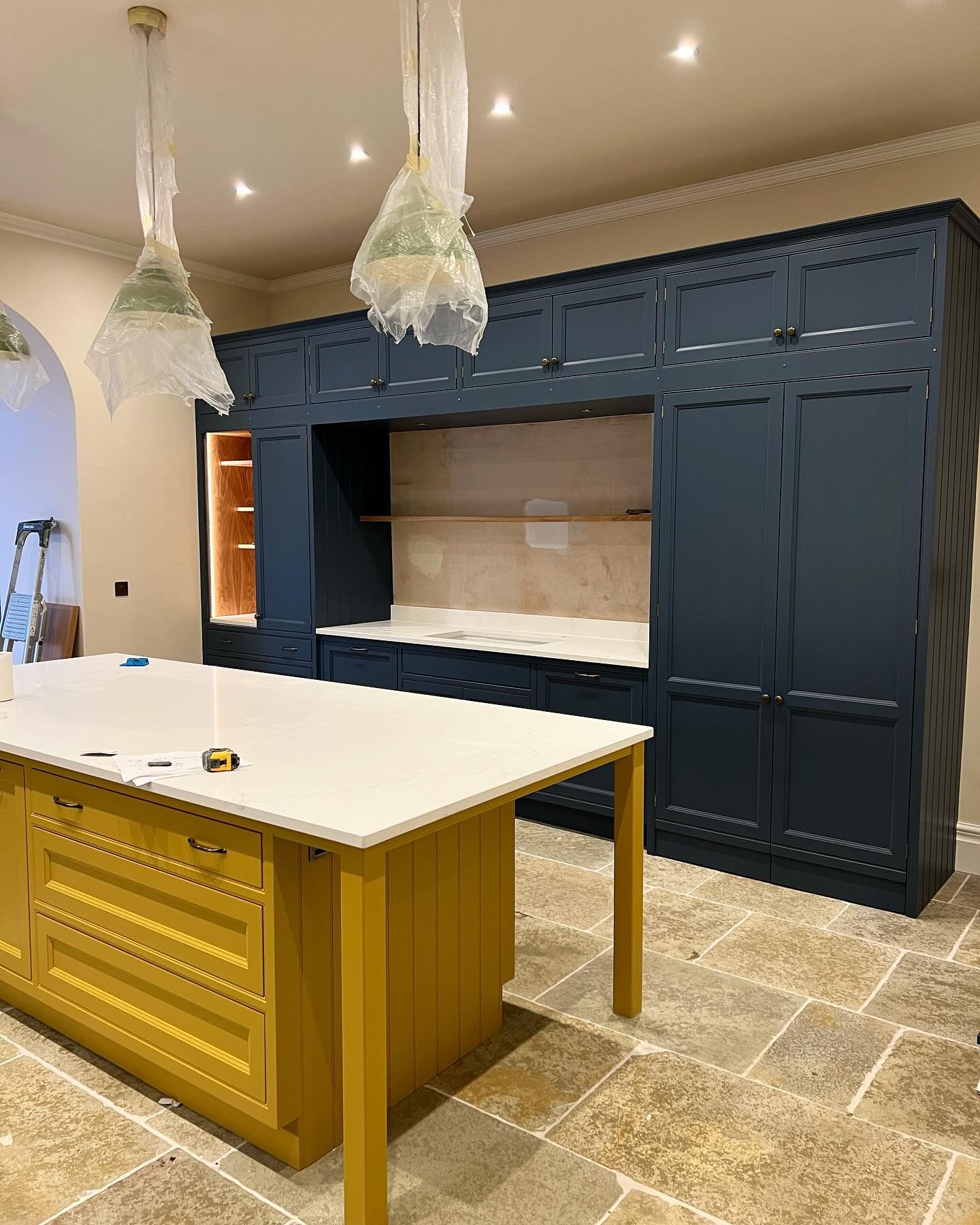 Bold colour choices adding even more character to this recently renovated farmhouse kitchen.

#handpainted #handpaintedkitchen #paintedkitchen #paintedkitchencabinets #stifkeybluekitchen #stifkeyblue #indiayellow #kitchencolours #specialistpainting