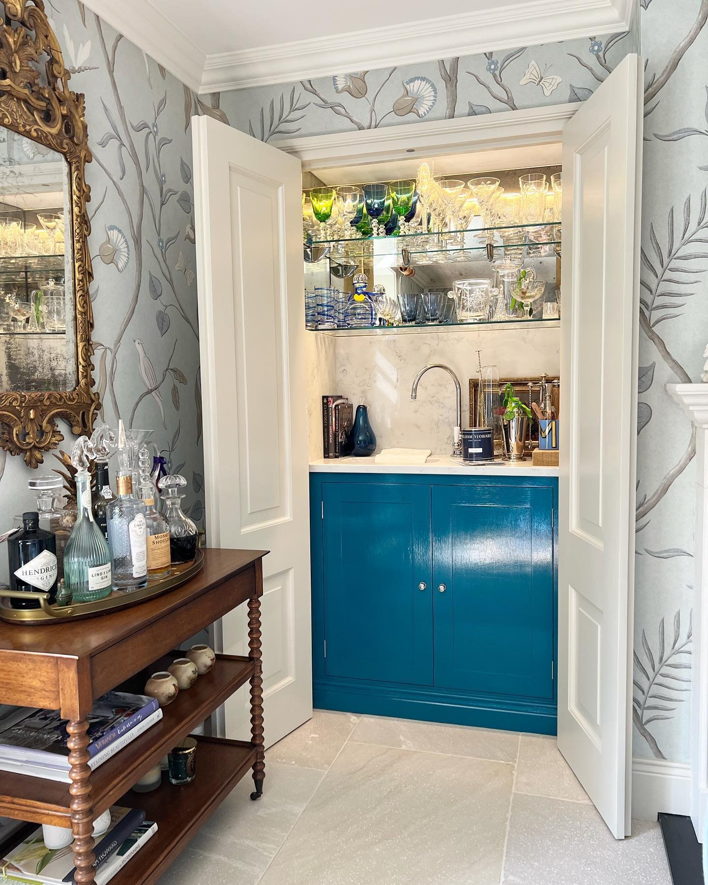 A rich colour in a high gloss finish is such a perfect combination! It was treat to paint this little Butlers Bar cupboard in @williamyeoward &lsquo;s beautiful &lsquo;peacock&rsquo; shade. Every brush stroke needs to be perfect with a high gloss fin