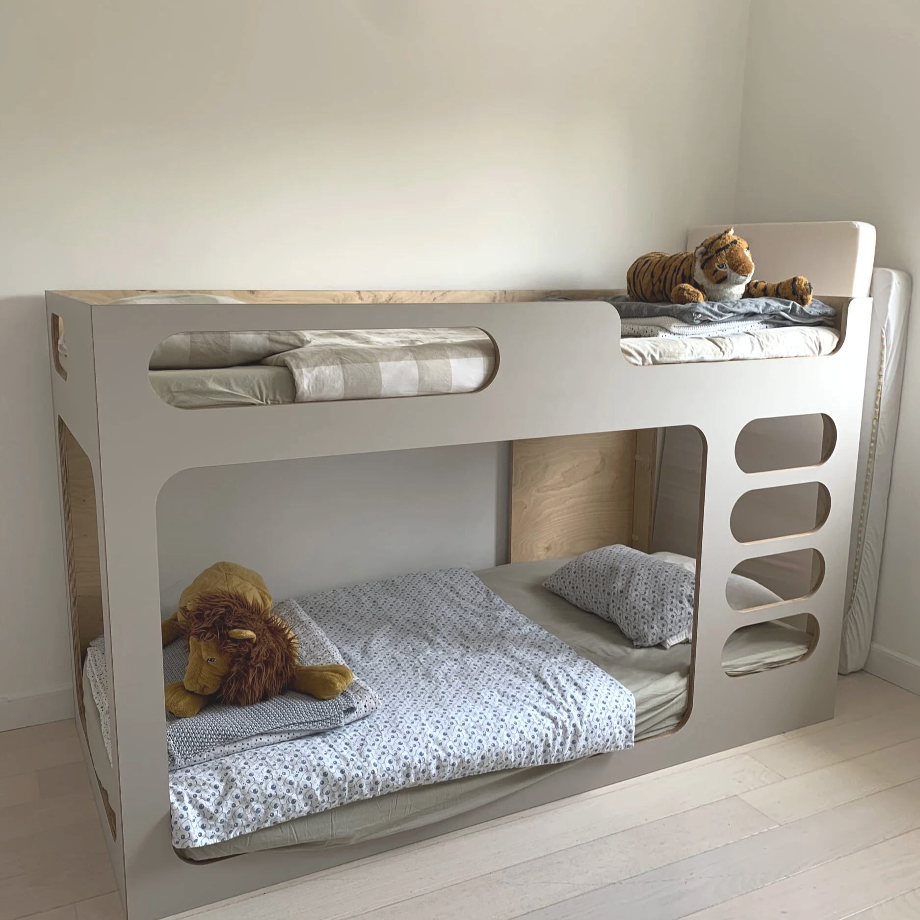 097440CA-8FC3-4B40-9D0F-517E9F91056B