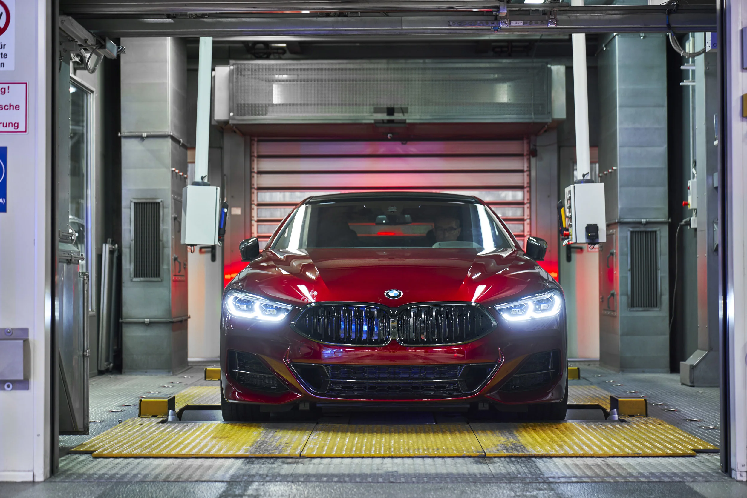 P90356998_highRes_the-new-bmw-8-series.jpg