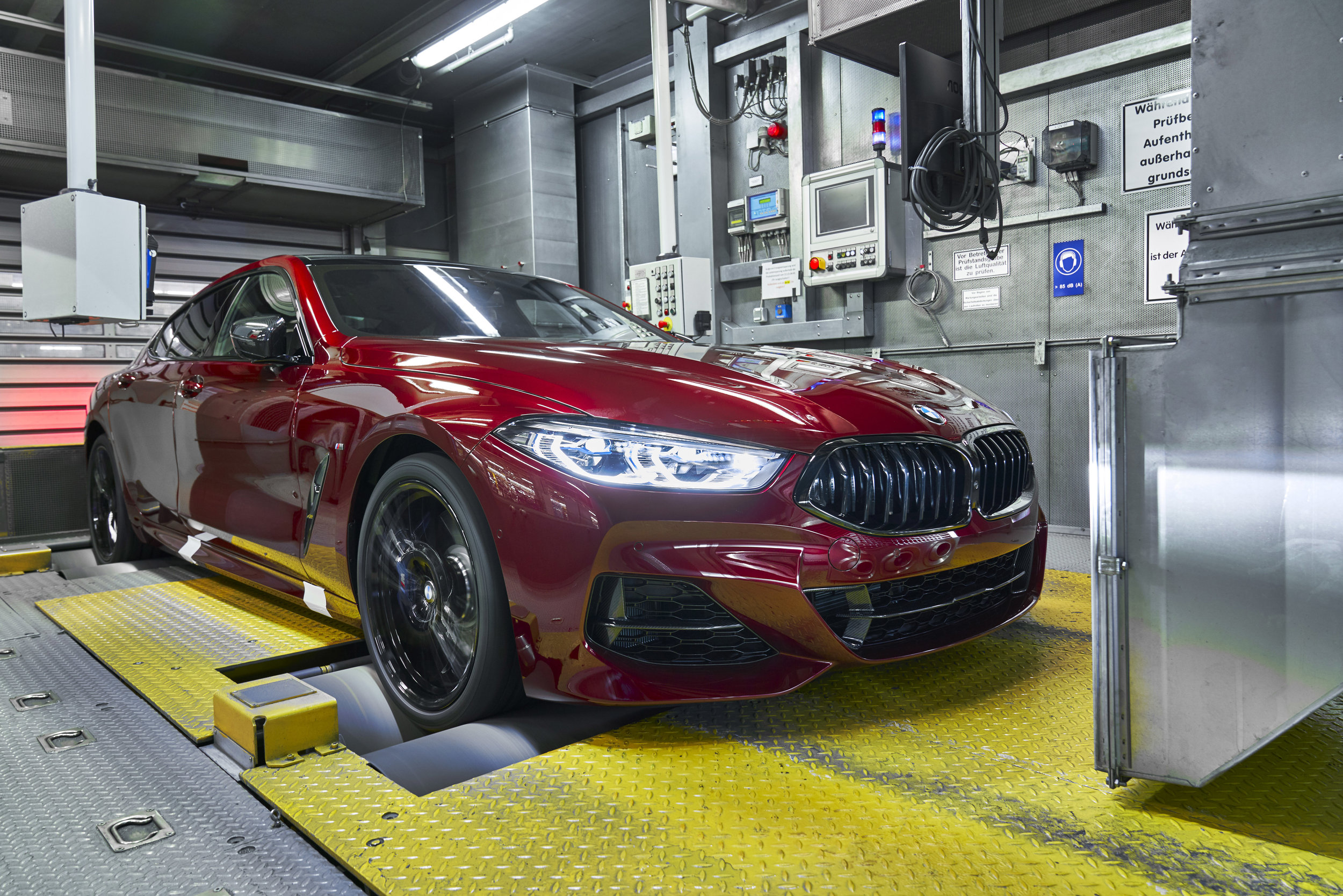 P90356997_highRes_the-new-bmw-8-series.jpg