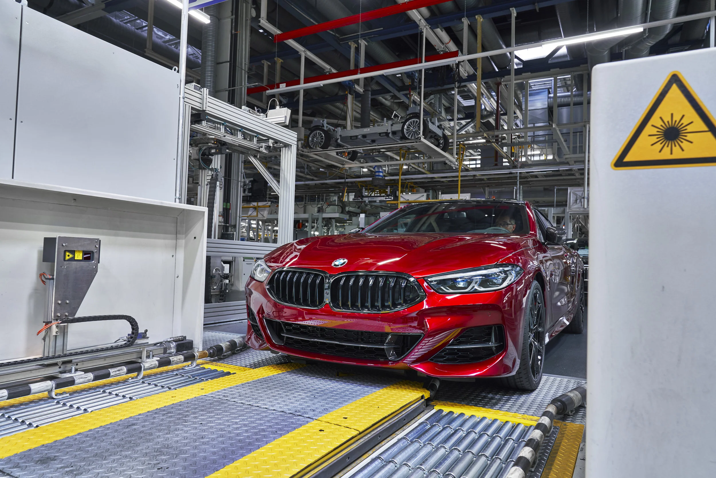 P90357000_highRes_the-new-bmw-8-series.jpg