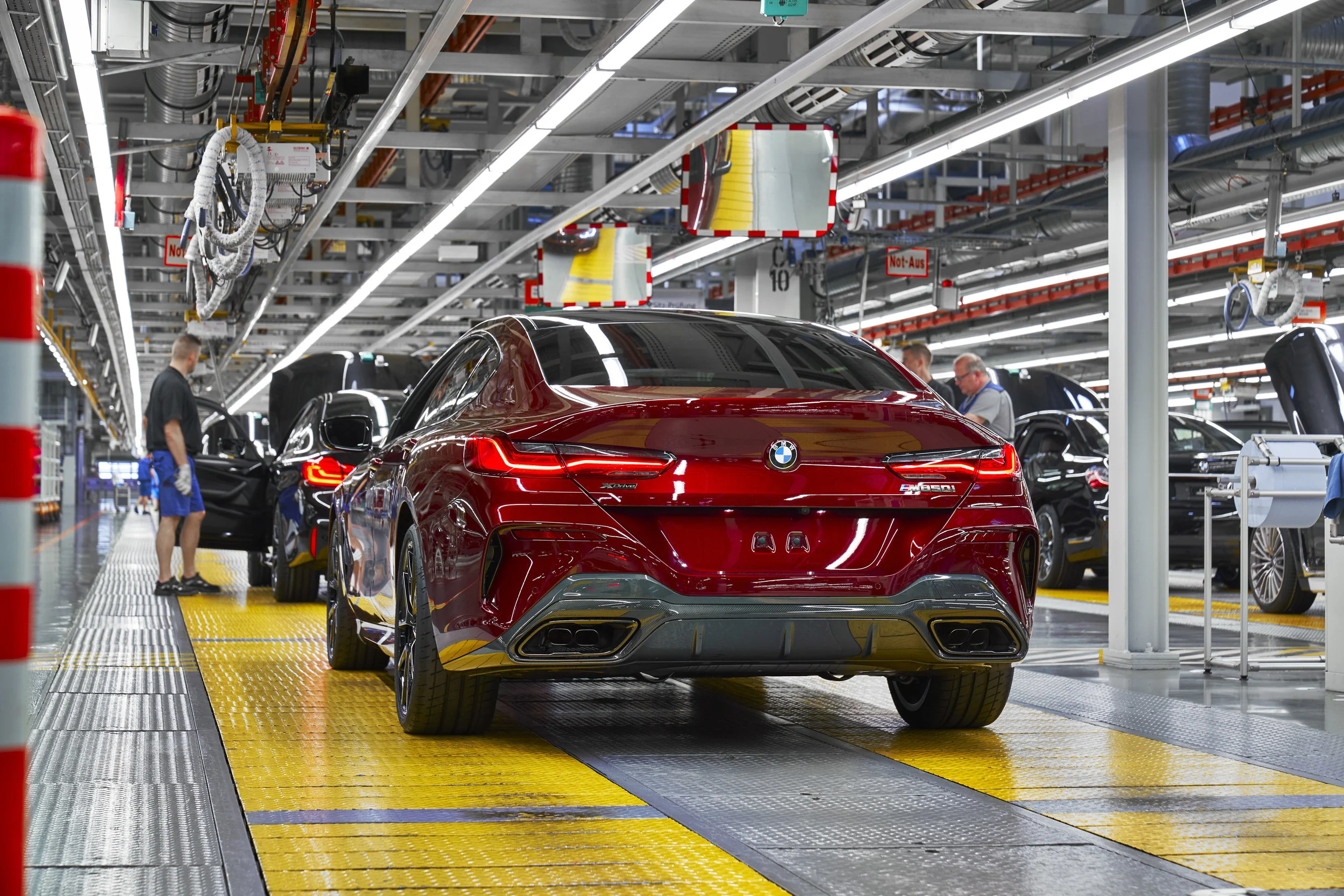 P90357002_highRes_the-new-bmw-8-series.jpg