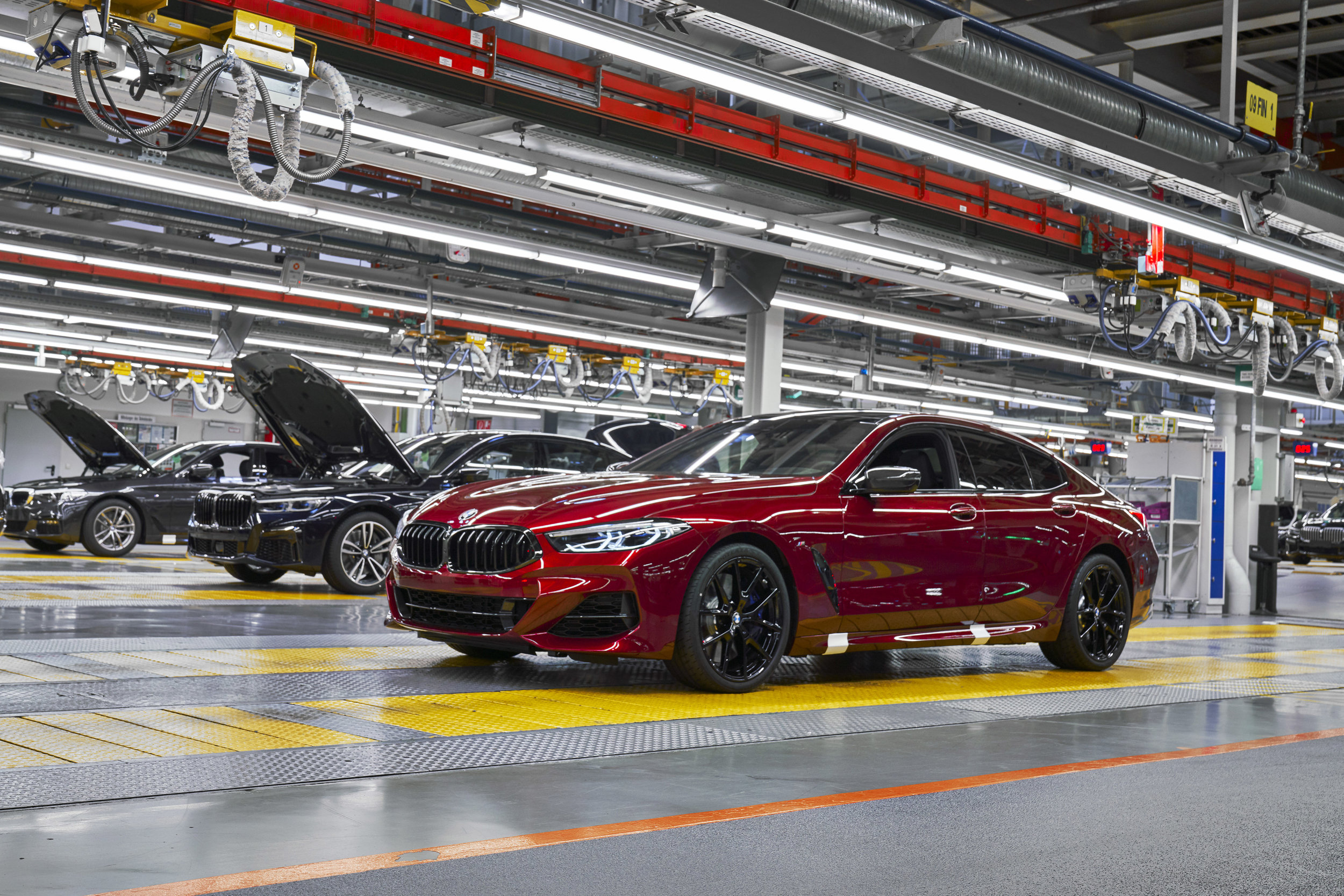 P90357004_highRes_the-new-bmw-8-series.jpg