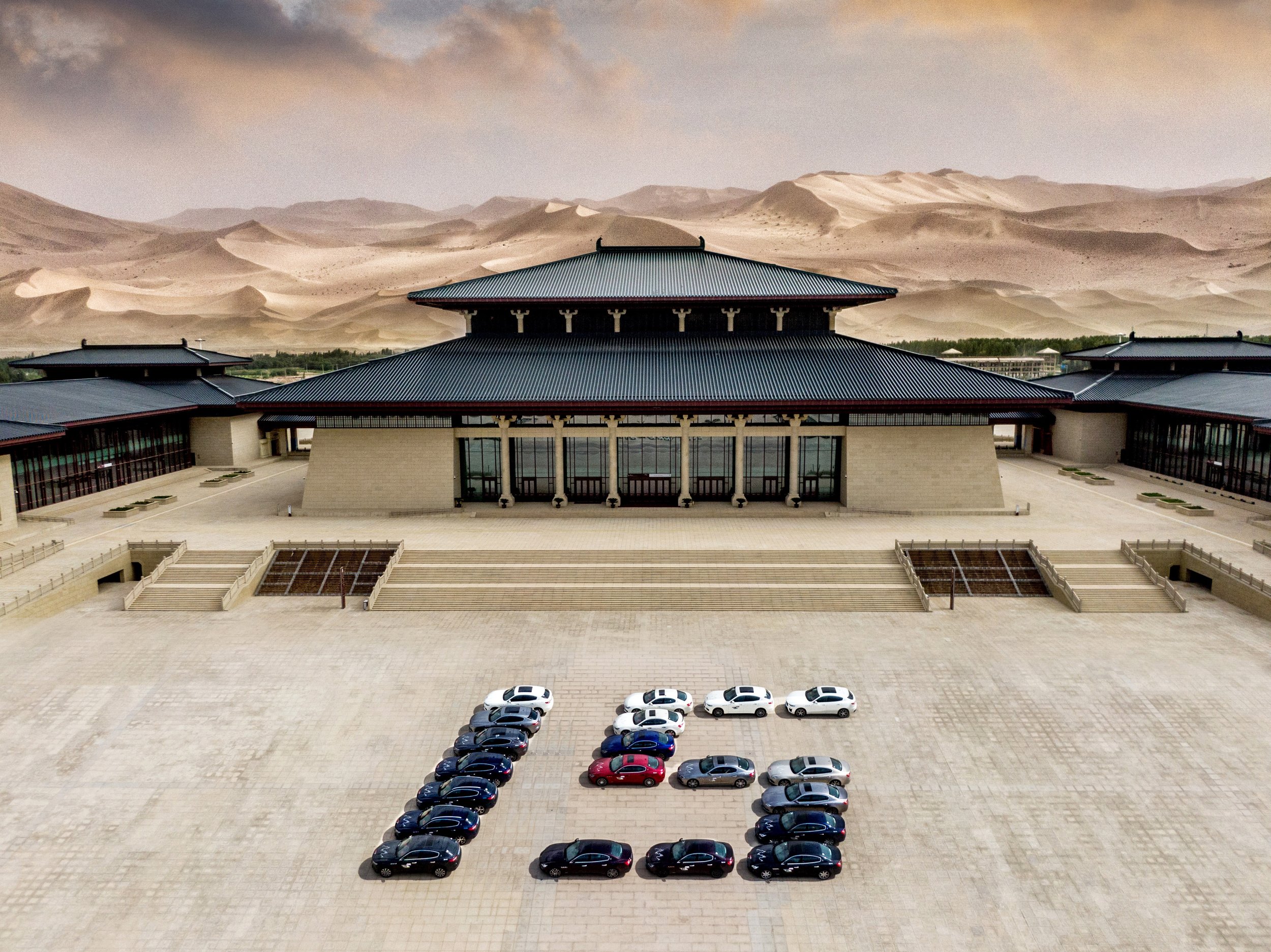 Large-16065-MaseratiMY19RangeattheDunhuangInternationalConferenceCenterChinaGrandTour.jpg