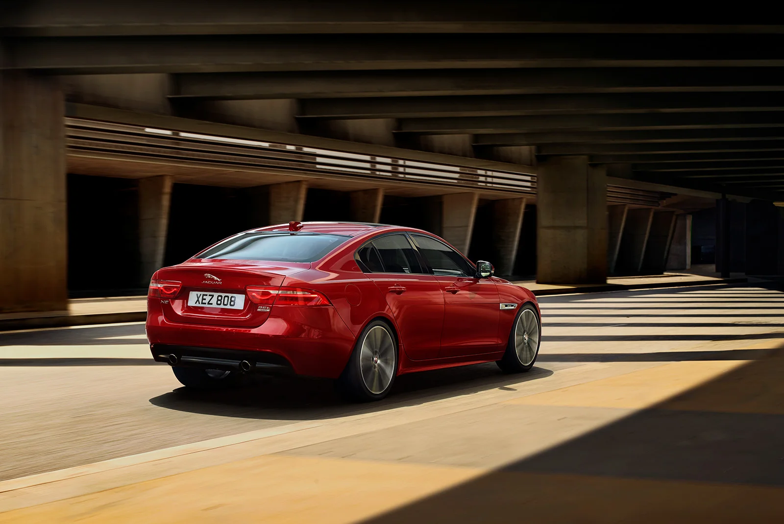 Jaguar_XE_6-1.jpg