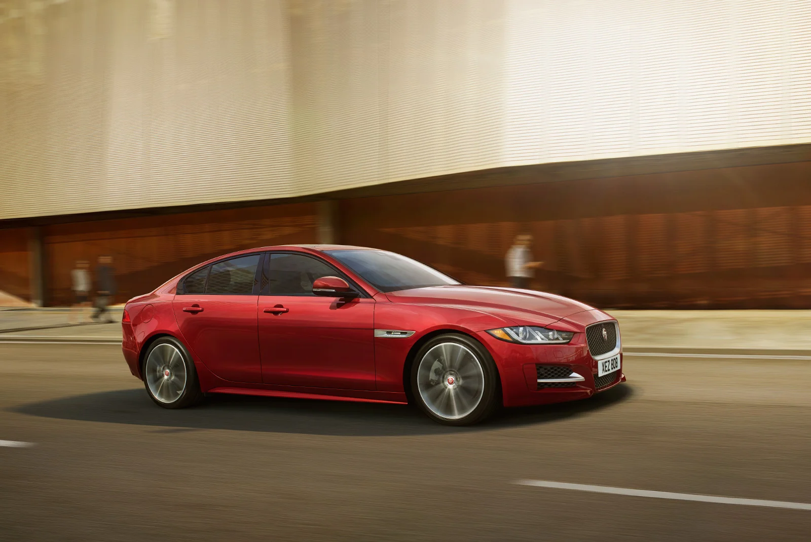 Jaguar_XE_5-1.jpg