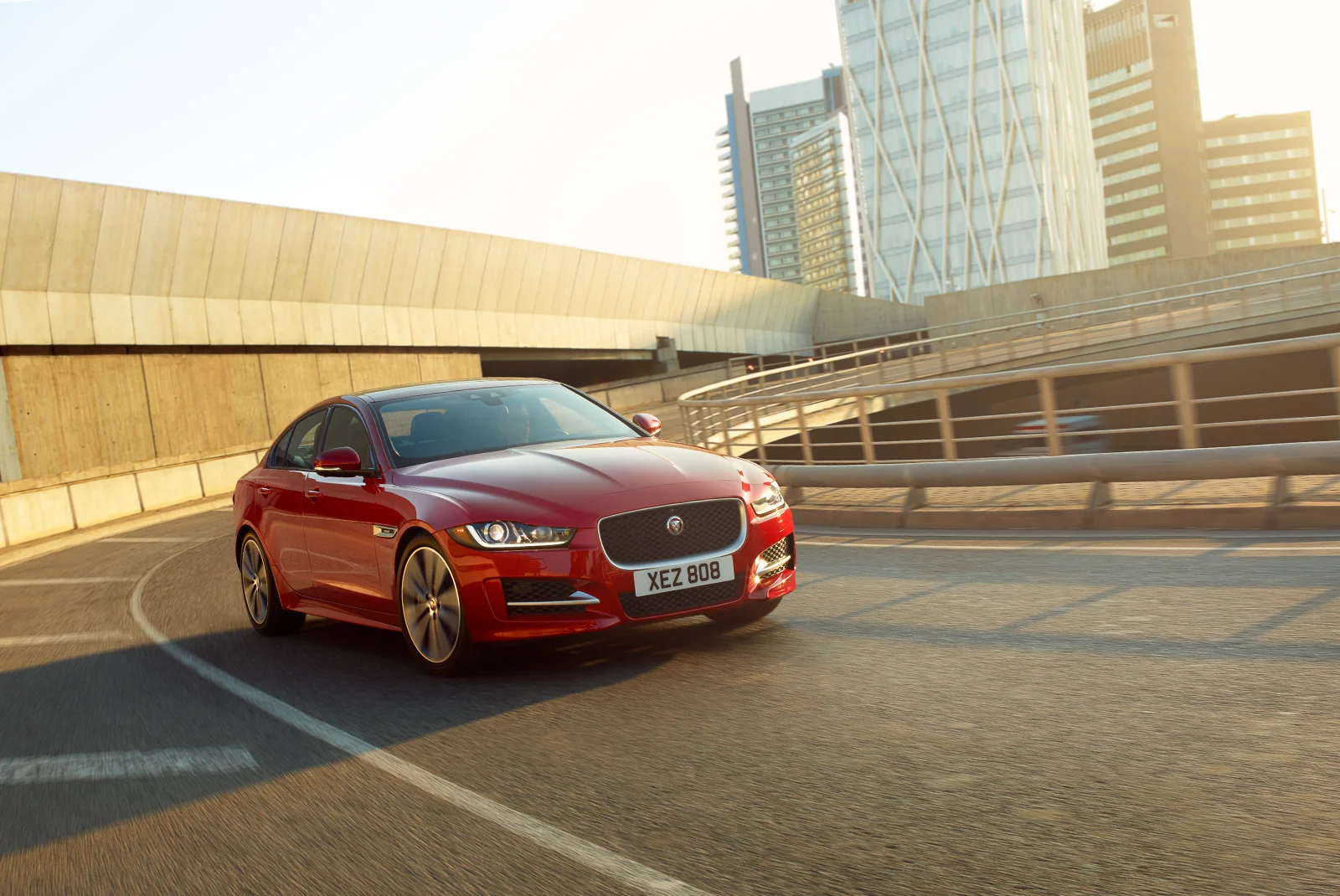 Jaguar_XE_10-1.jpg