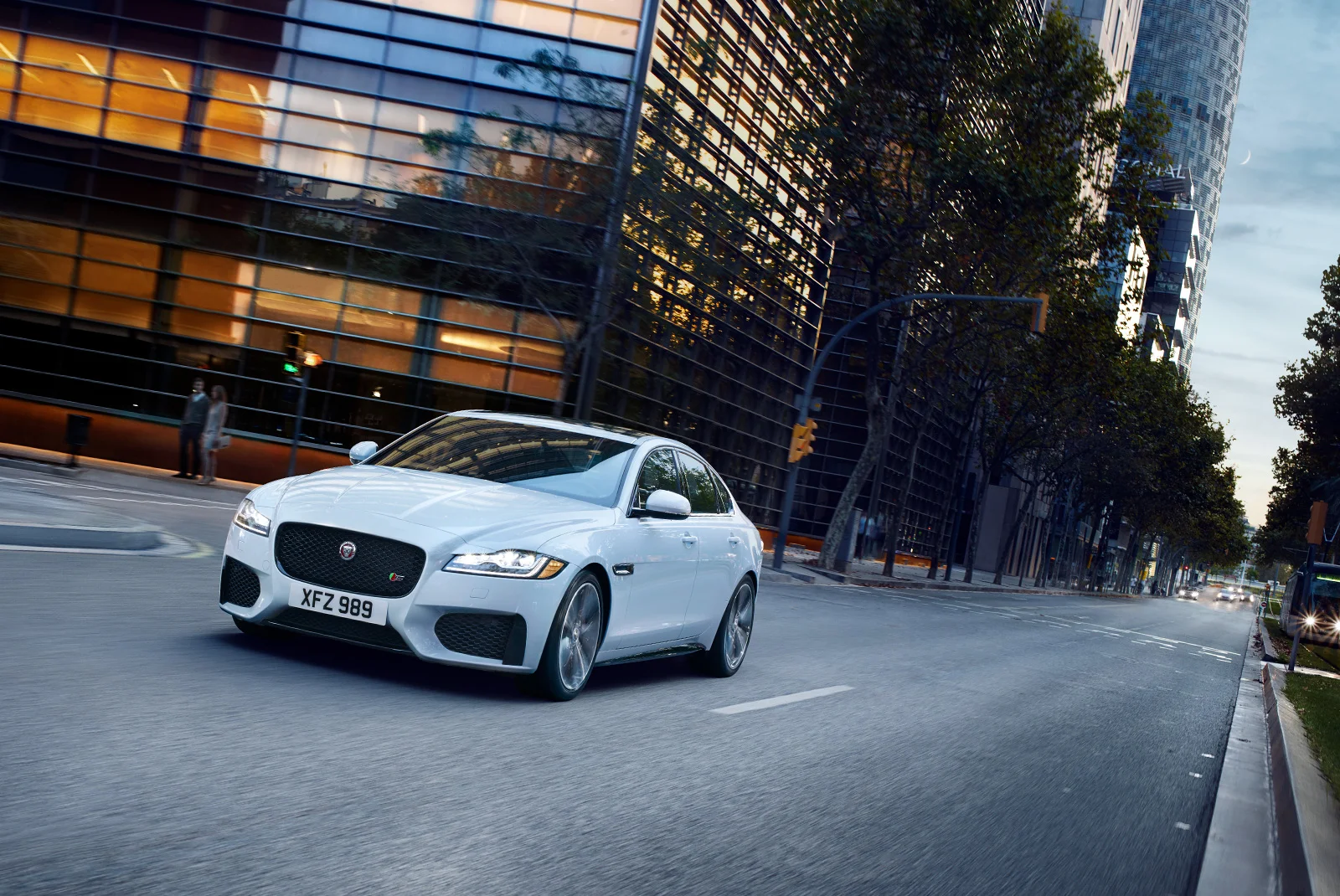 Jaguar_XF_11-1.jpg