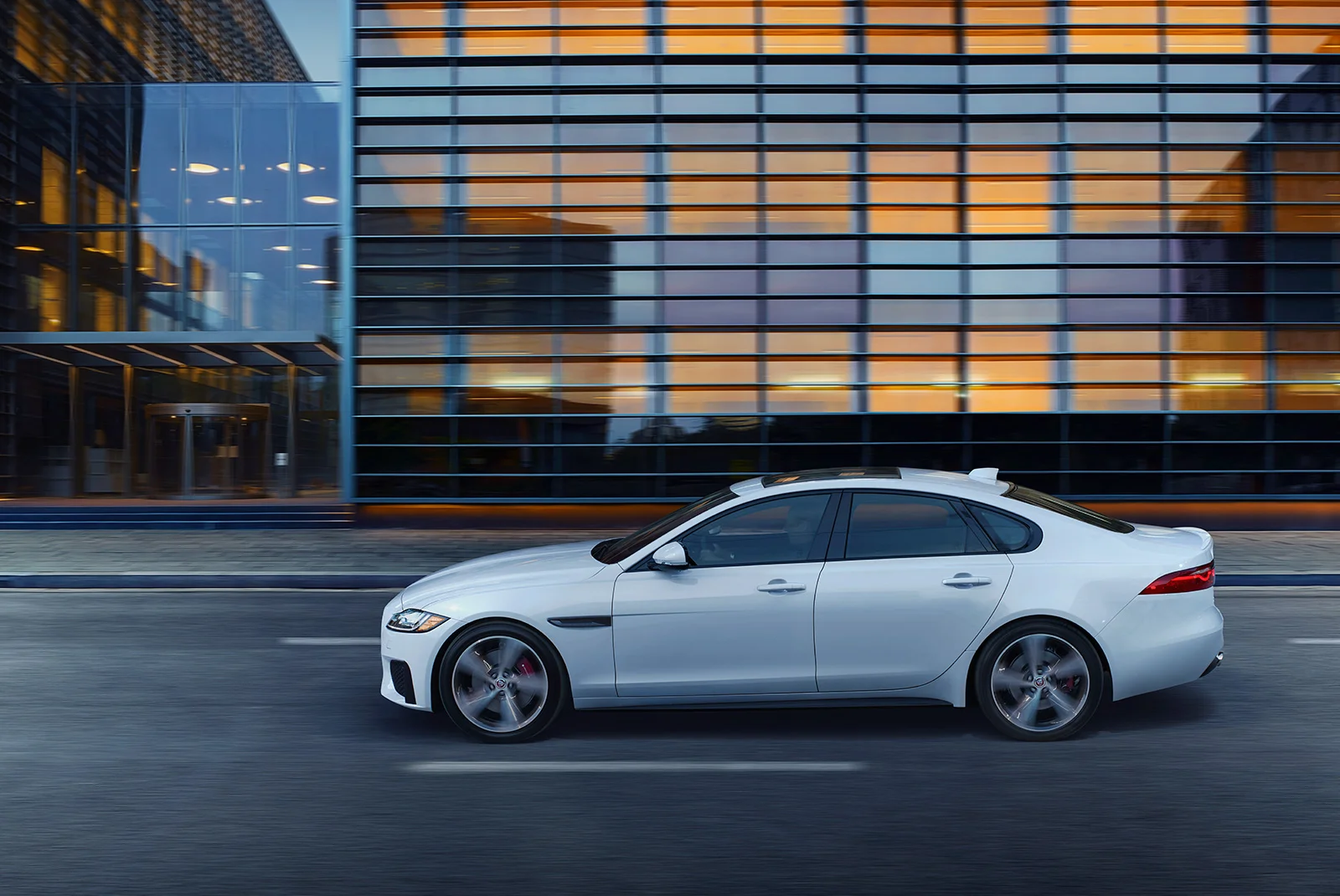 Jaguar_XF_15-1.jpg