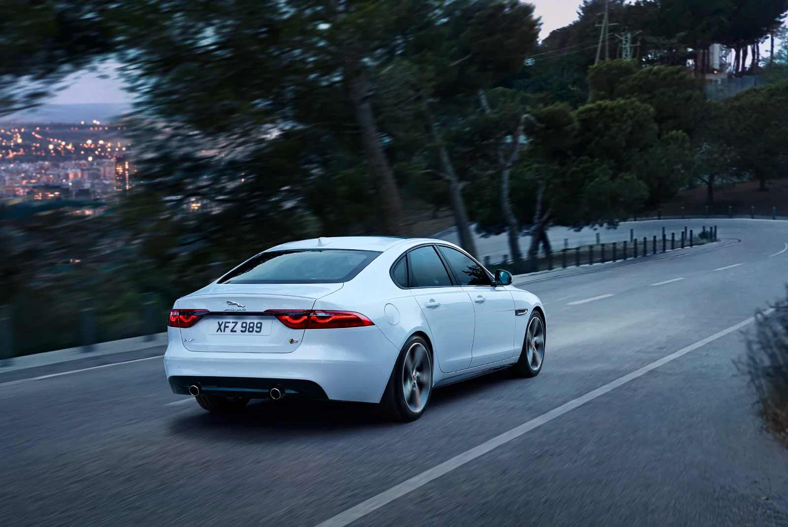 Jaguar_XF_16-1.jpg