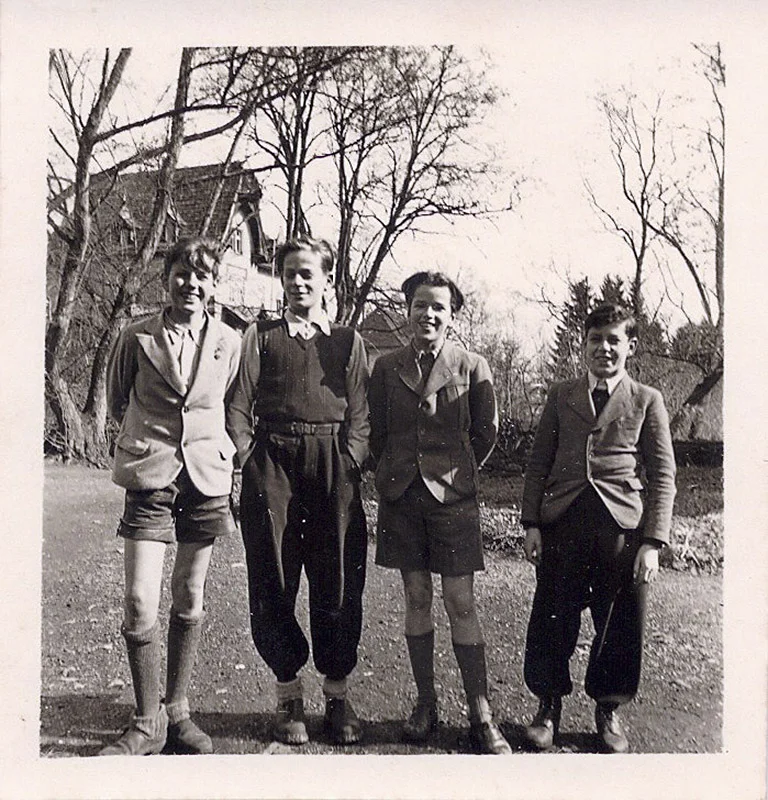 Gert Wolf mit seinen Klassenkameraden Jan Dix, Wilfried Hammacher und Nils Rath (von rechts)