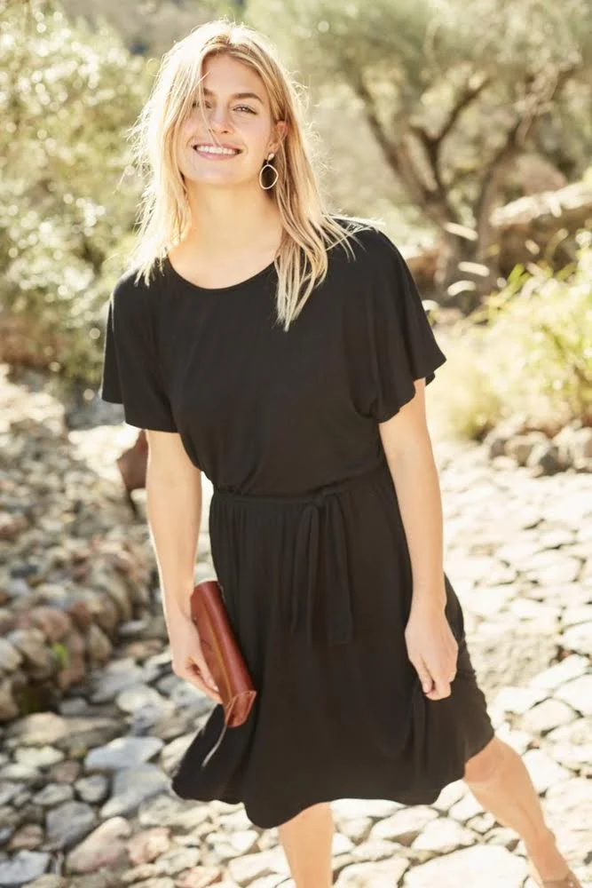 image1-Vivianknitdress.jpg