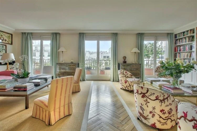 lee-radziwill-apartment-also-lost-the-desire-to-acquire-more-things-but-id-happily-make-an-exception-for-this-apartment-lee-radziwill-apartment-nyc.jpg