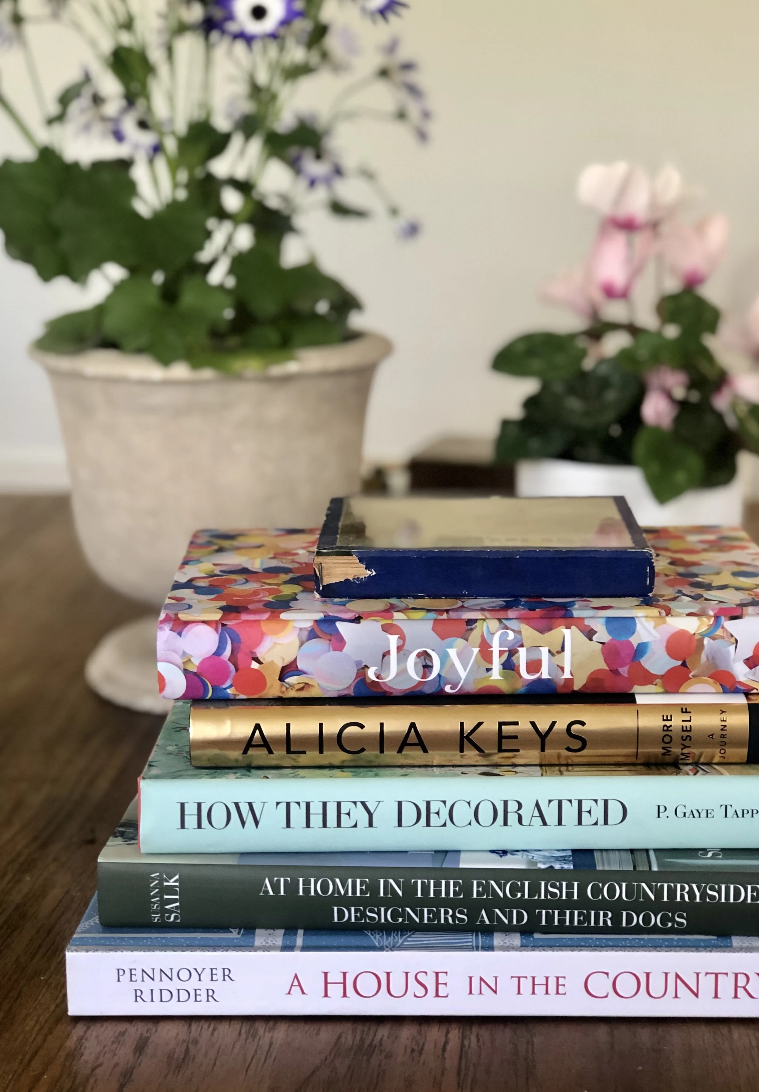 MY TOP SANITY-SAVING BOOKS &amp; ENTERTAINMENT FOR QUARANTINE 