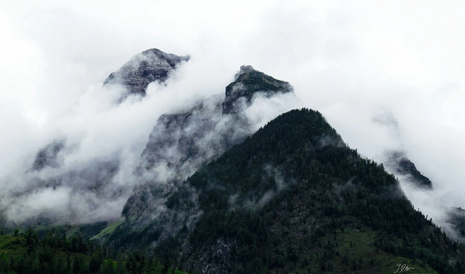 austrian_cloud_peaks_contact-v2.jpg