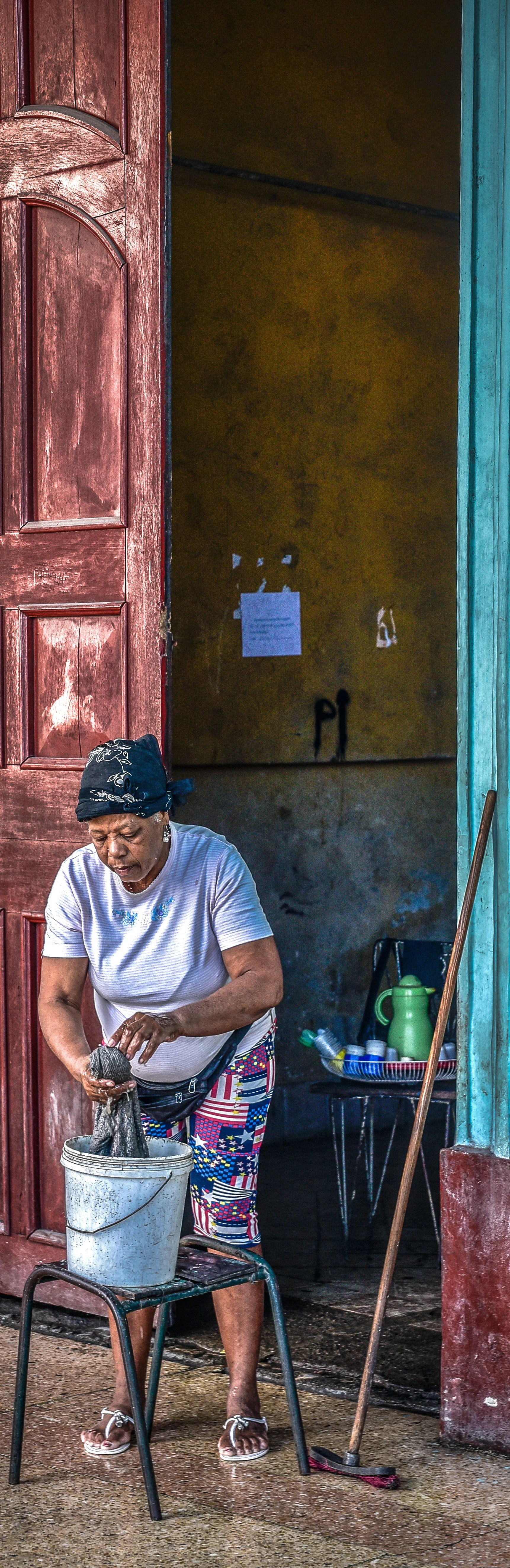 web.woman.cleaning.38x13.pr.PICK_____._AA90277 2.jpg
