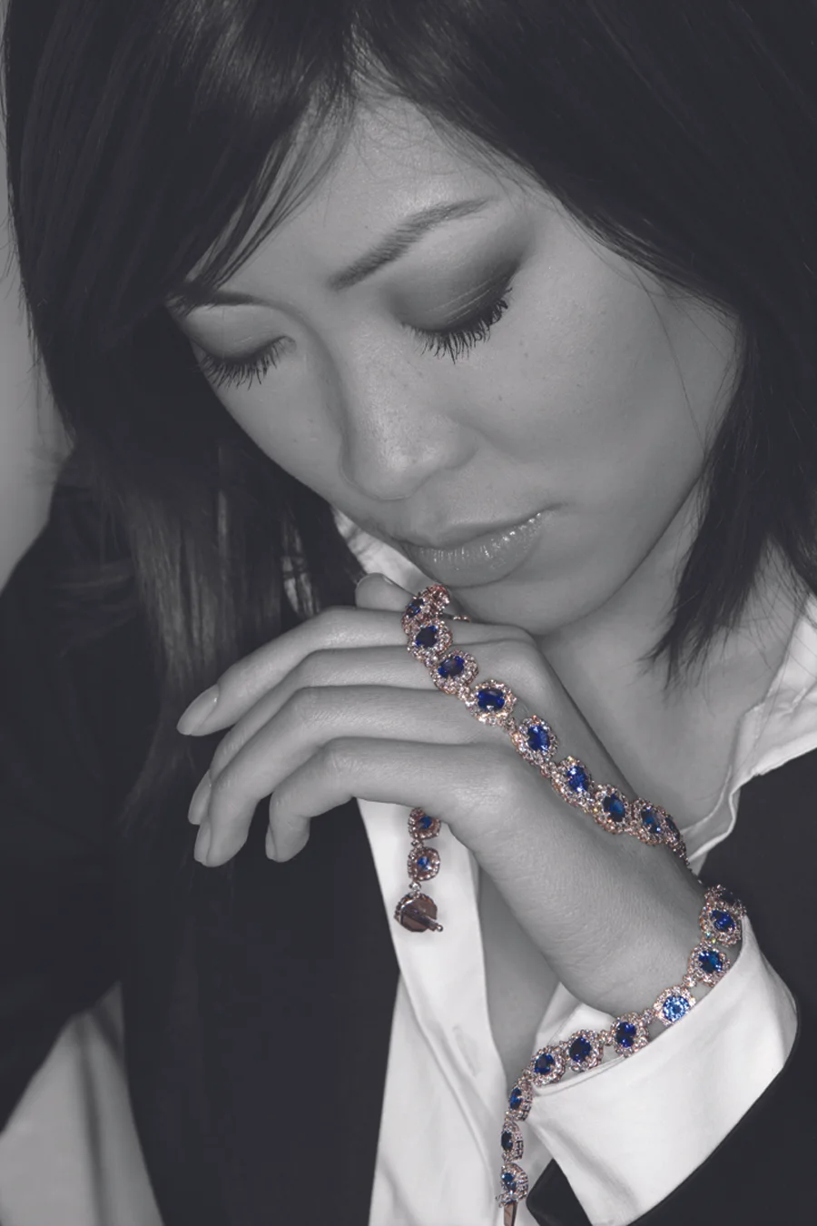 18-closeup_saphire_r.jpg