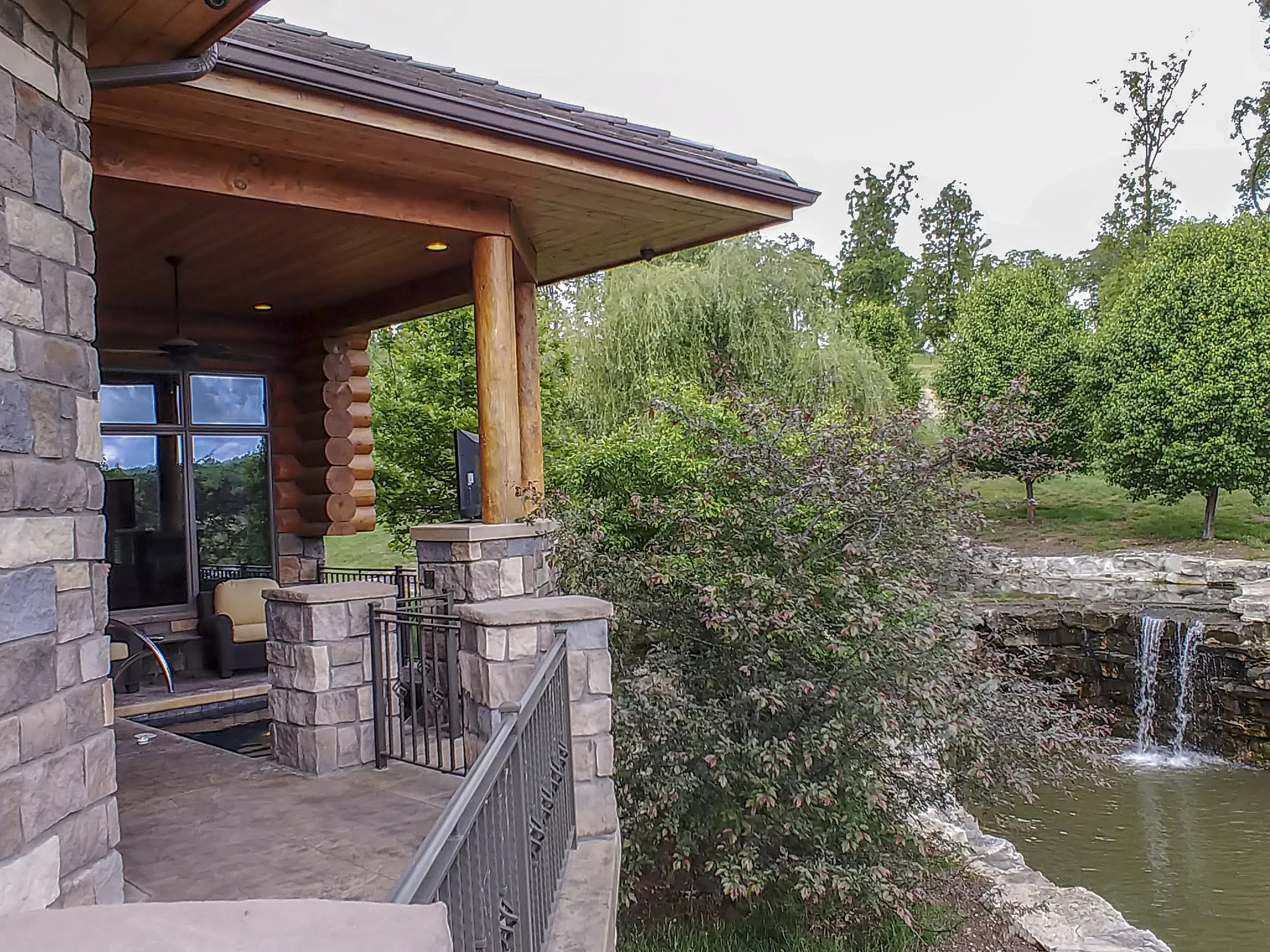 aa hot tub by master bedroom.jpg