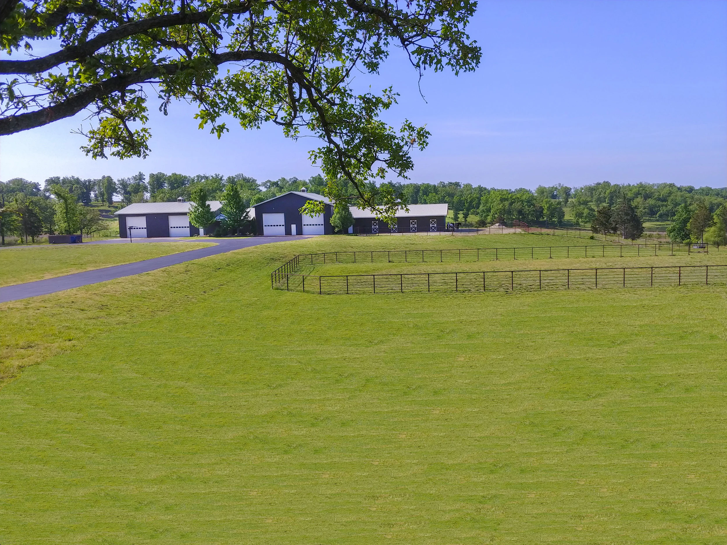 aaa barn-2.jpg