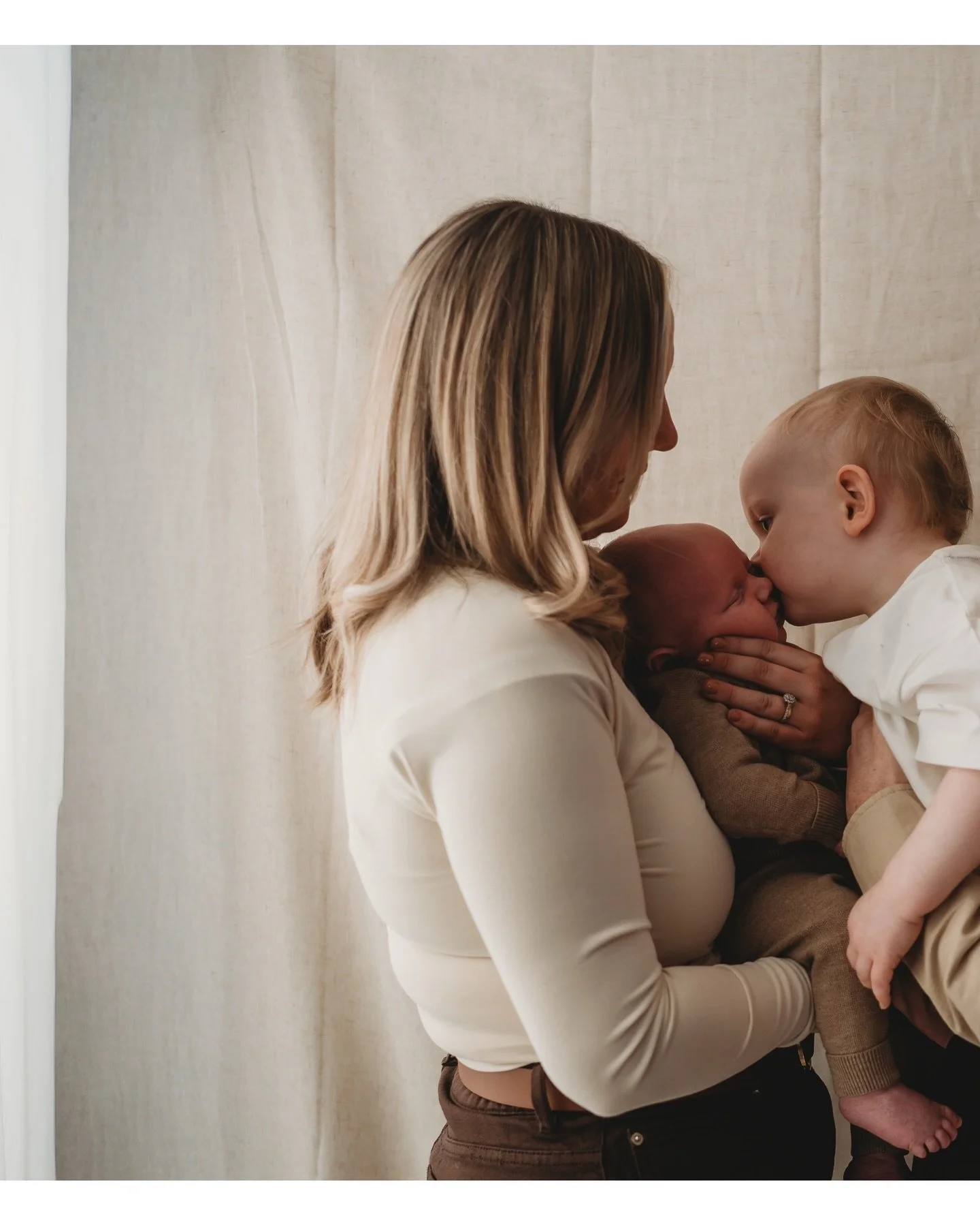 I mean&hellip; just look at them 🥹

Completely obsessed with this gorgeous little crew. The proudest big sibling, the squishiest new addition, and the kind of love that just fills the whole room. These are the days you&rsquo;ll want to bottle up for
