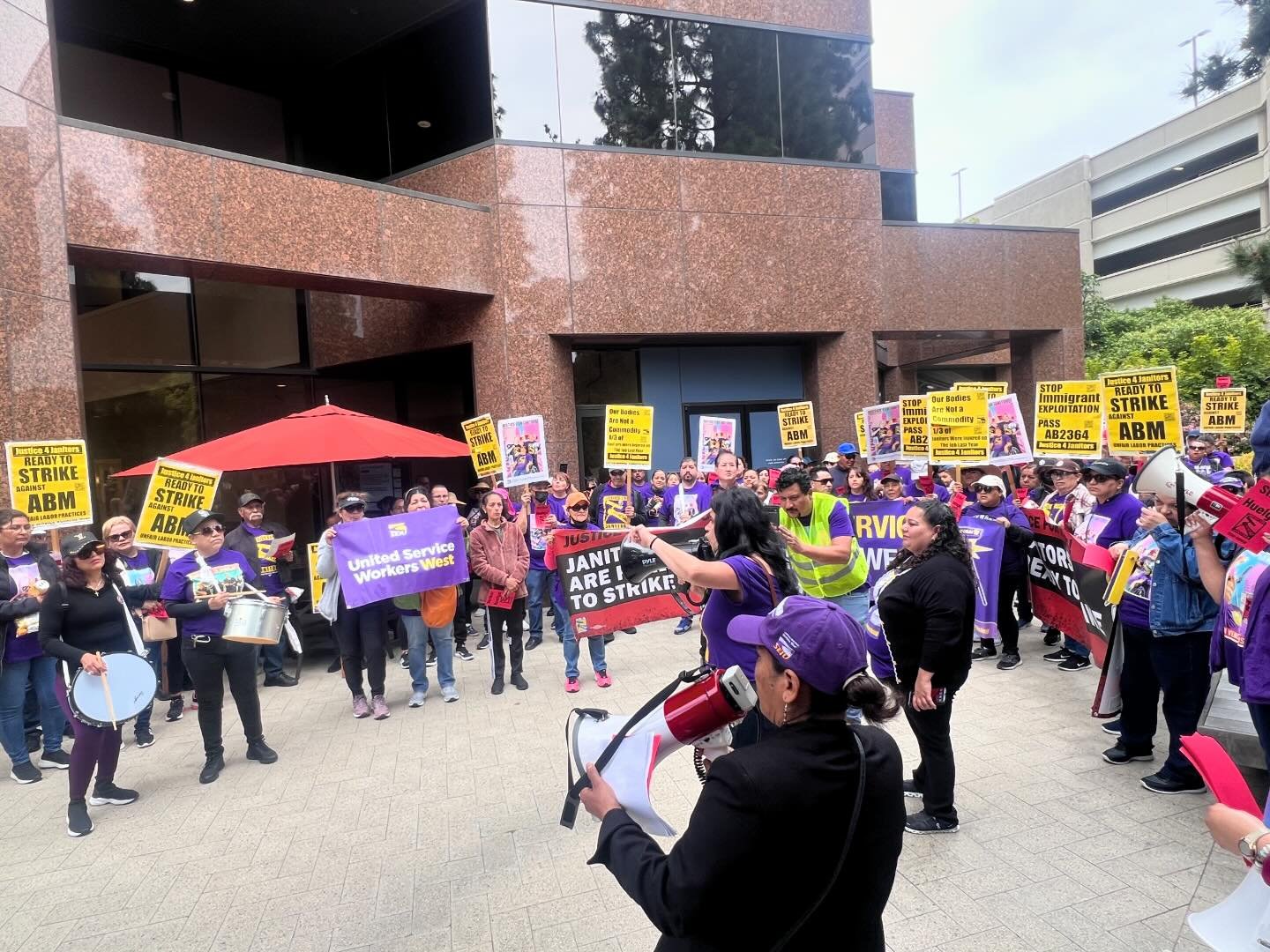 20,000 janitors across the state are bargaining for a new contract, 2,000 janitors clean prestigious biotech and high-tech companies, as well as commercial real estate in our city and county!
 
Negotiations have come to a halt due to ABM&rsquo;s unfa