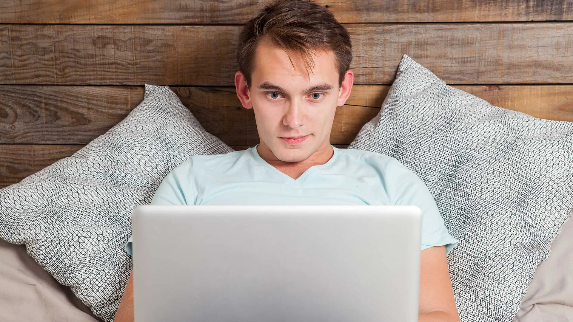 Man-Uses-Internets-Infinite-Reservoir-of-Knowledge-for-Pizza-Luce-Delivery-Hours.jpg