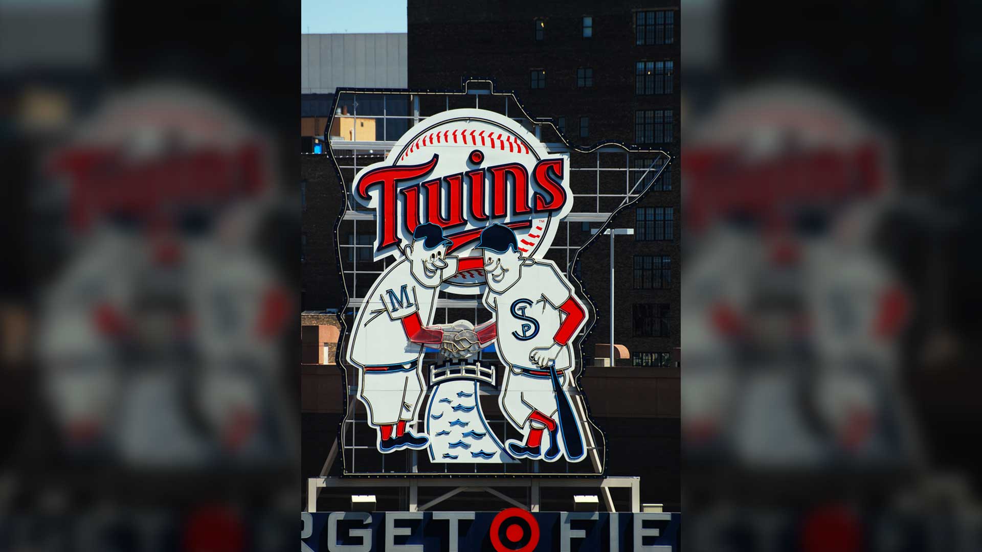 MLB--Twins-Petition-MLB-to-Add-5th-Base.jpg