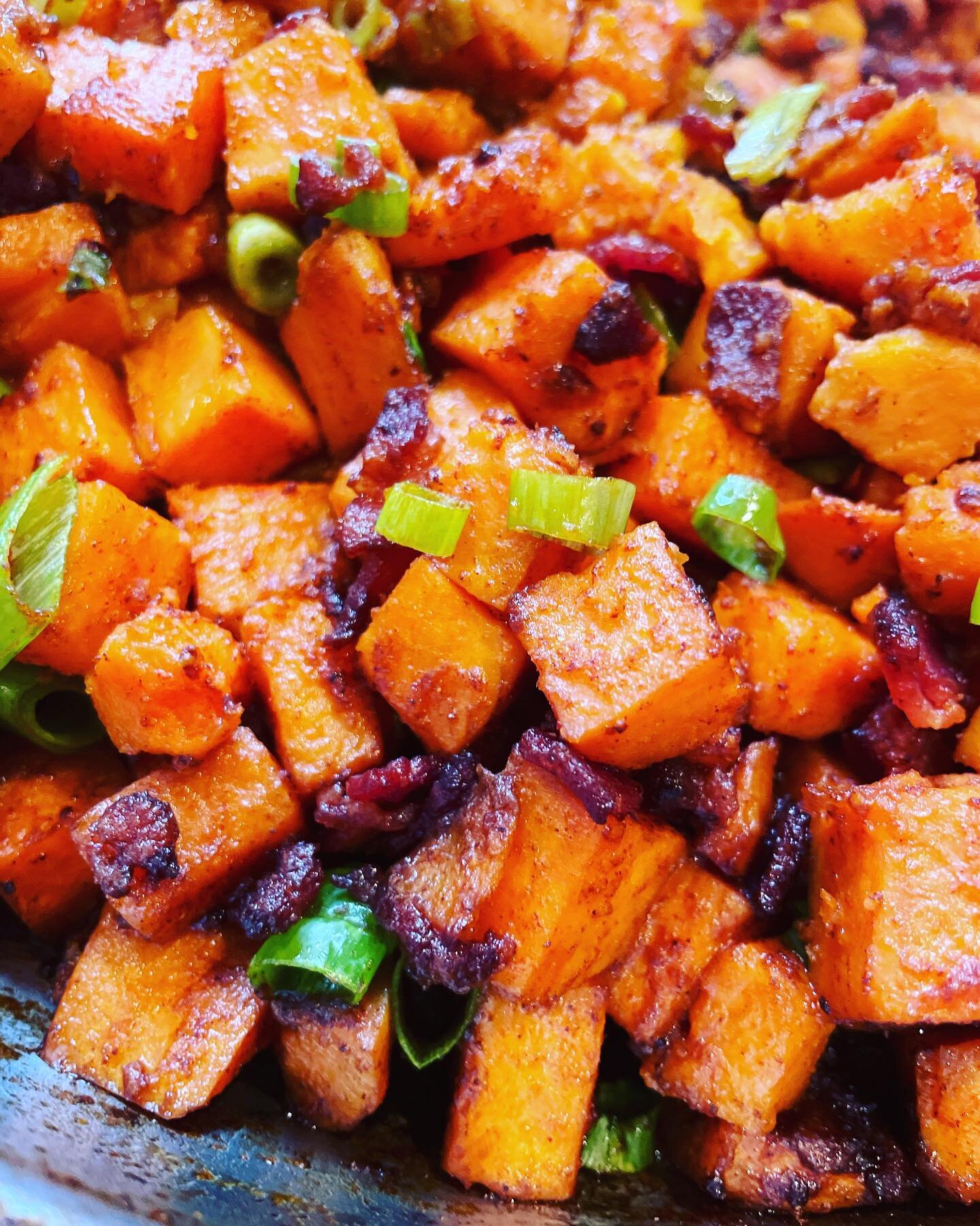 We spend most of our weekdays meal planning and prepping for clients in the Charleston area. Sweet potato hash with applewood smoked bacon and scallions is a delicious side or midday meal on its own! #personalchef #charlestonsc #mealprep #travelchef 