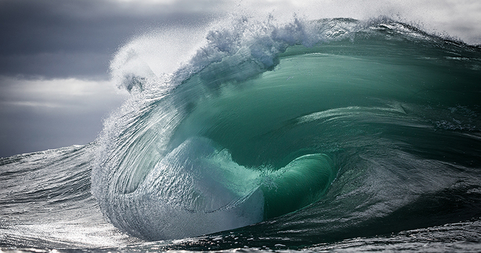 ocean-waves-water-light-warren-keelan-fb__700.jpg