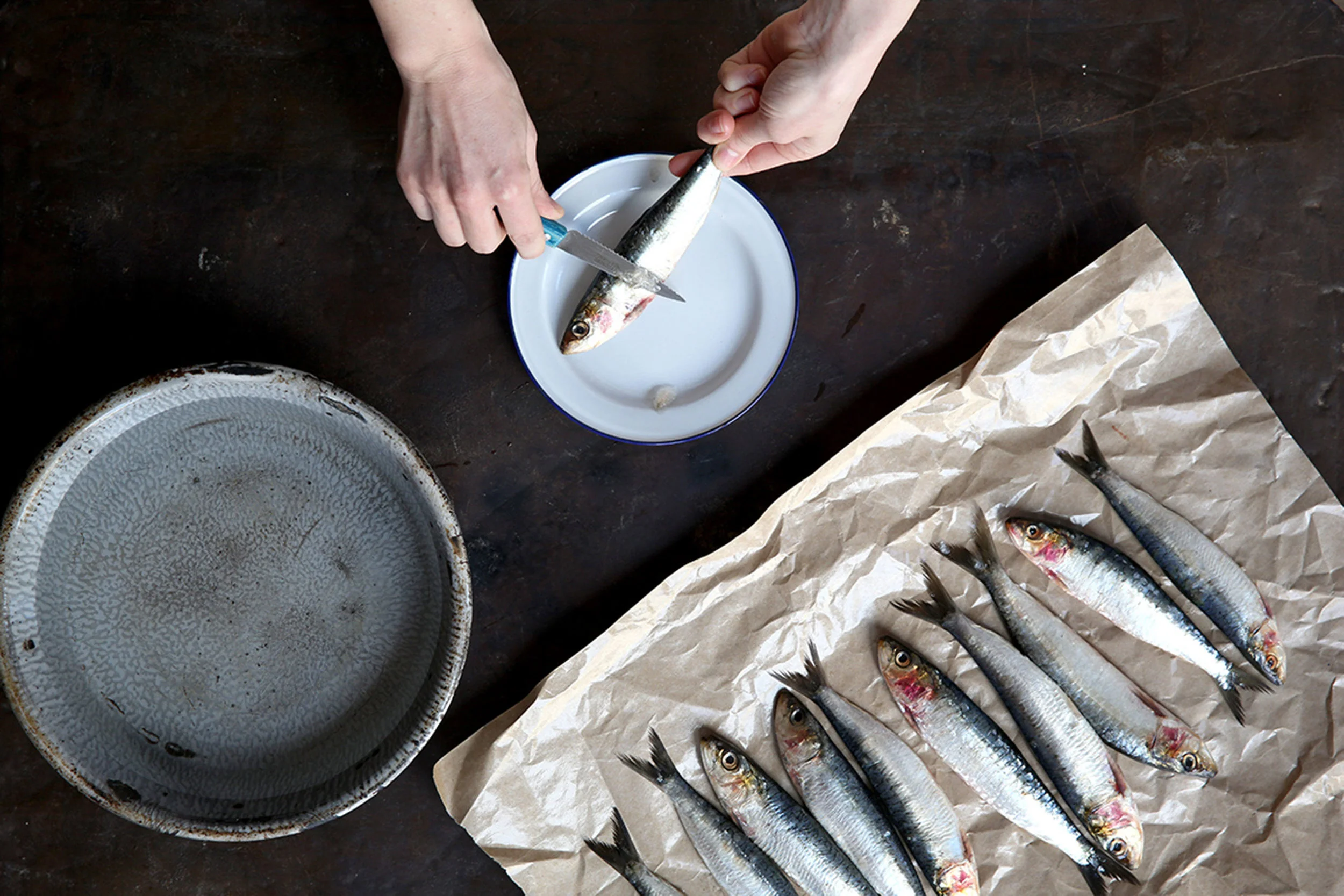 feature-how-to-clean-sardines1_1200x800.jpg
