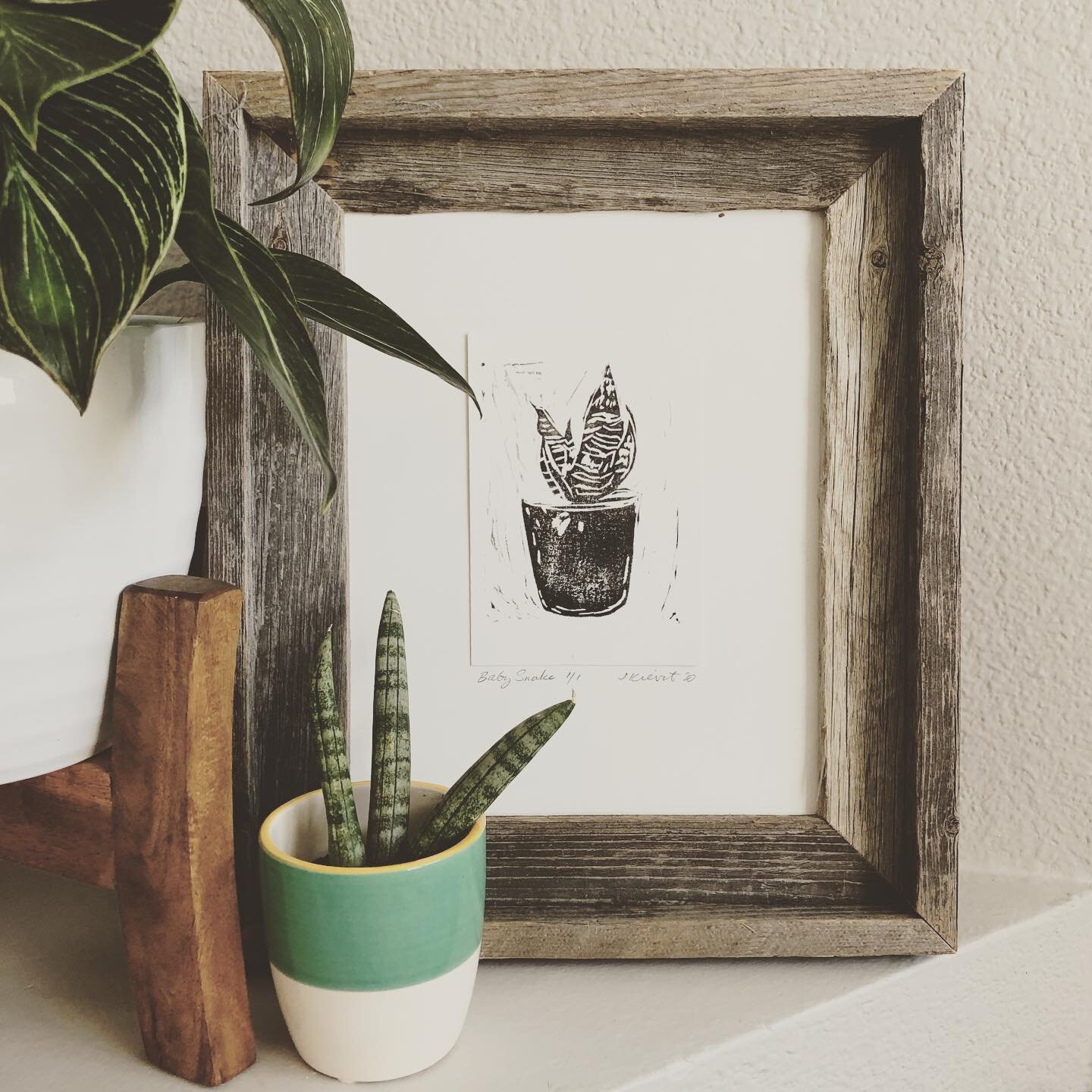 framed this tiny print and nestled it among a few friends. 
#linocut #linoleumprint #flexcuttools #reliefprint