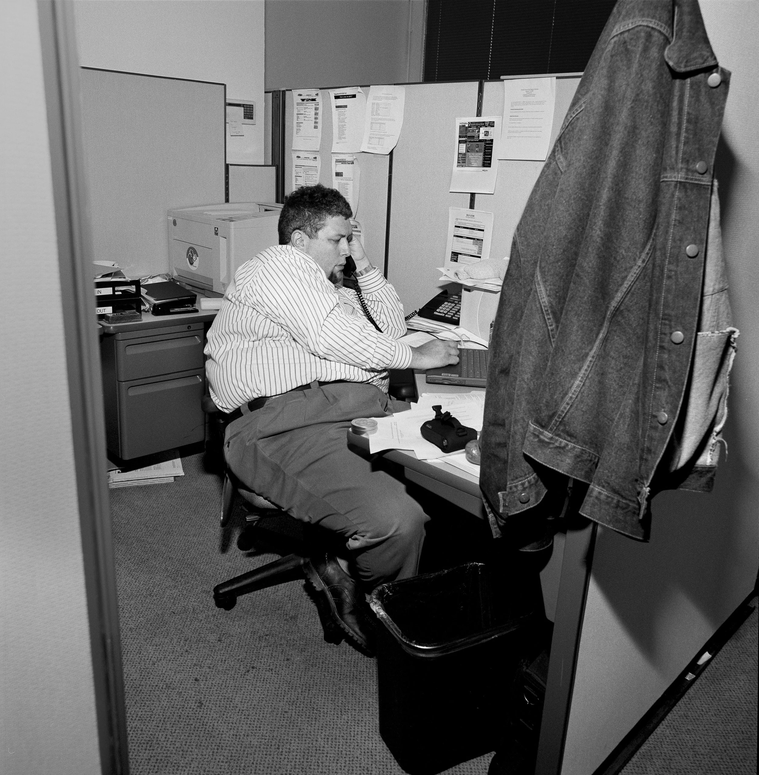 Fresher-Guy-in-Cubicle-sharper-no-border-MASTER.jpg