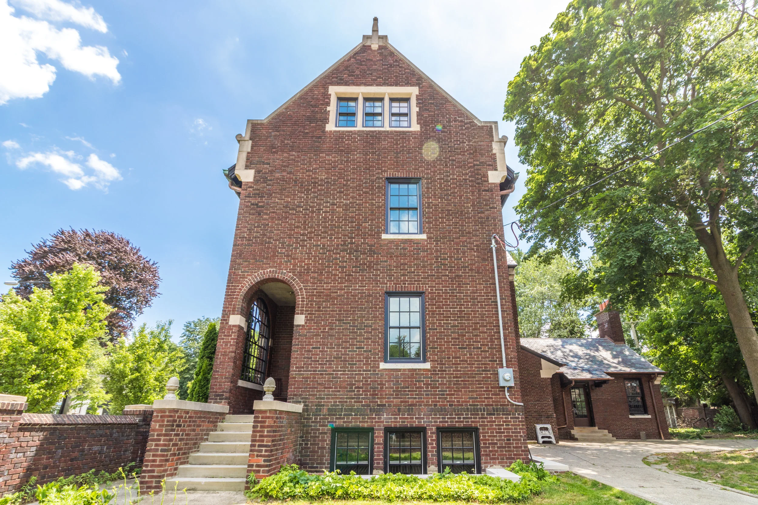 Exterior (5 of 8).jpg