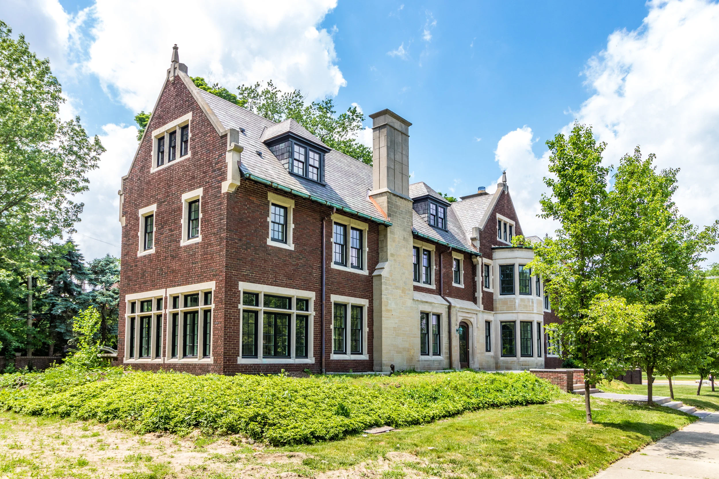 Exterior (2 of 8).jpg