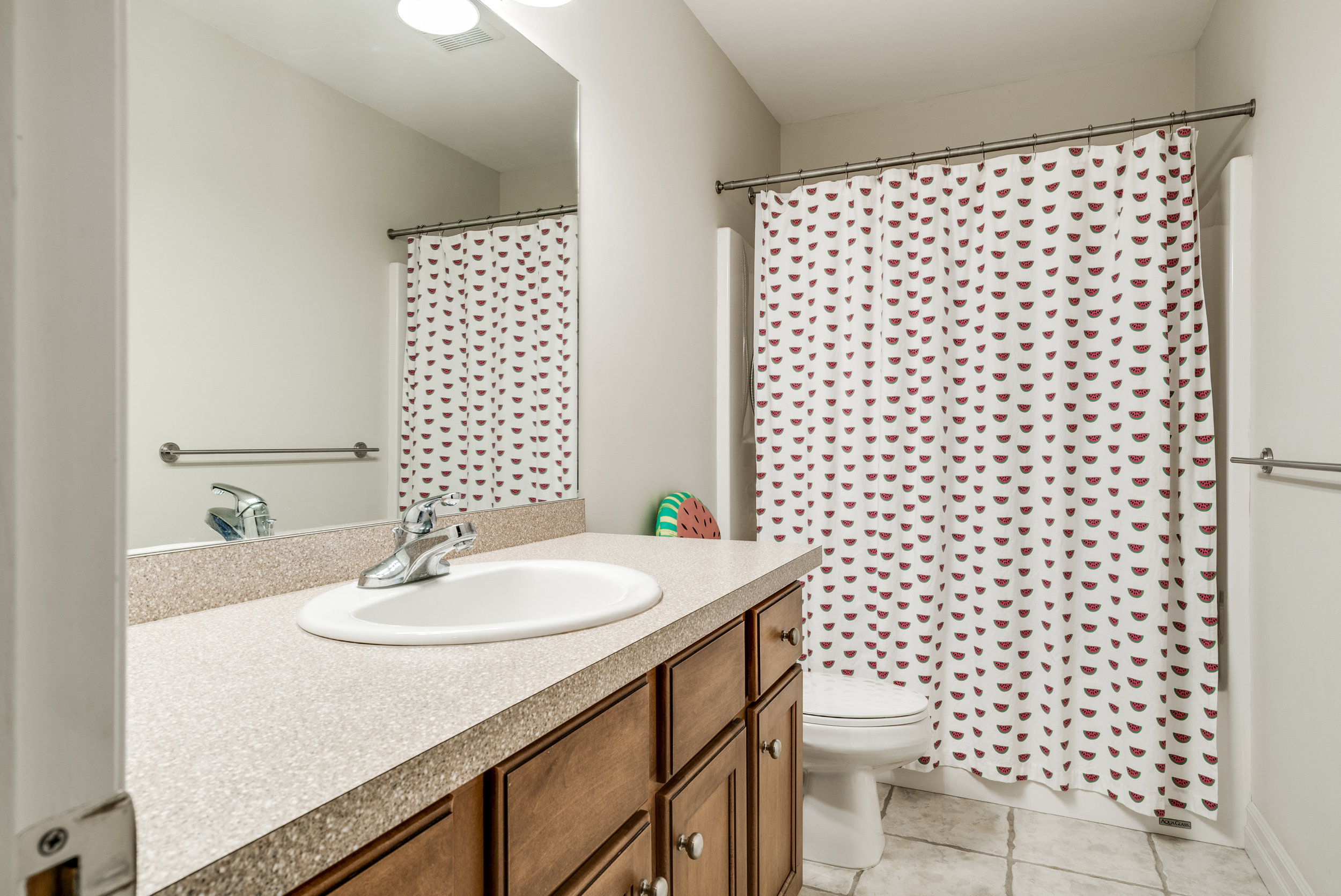 Upstairs Full Bath (1 of 1).jpg
