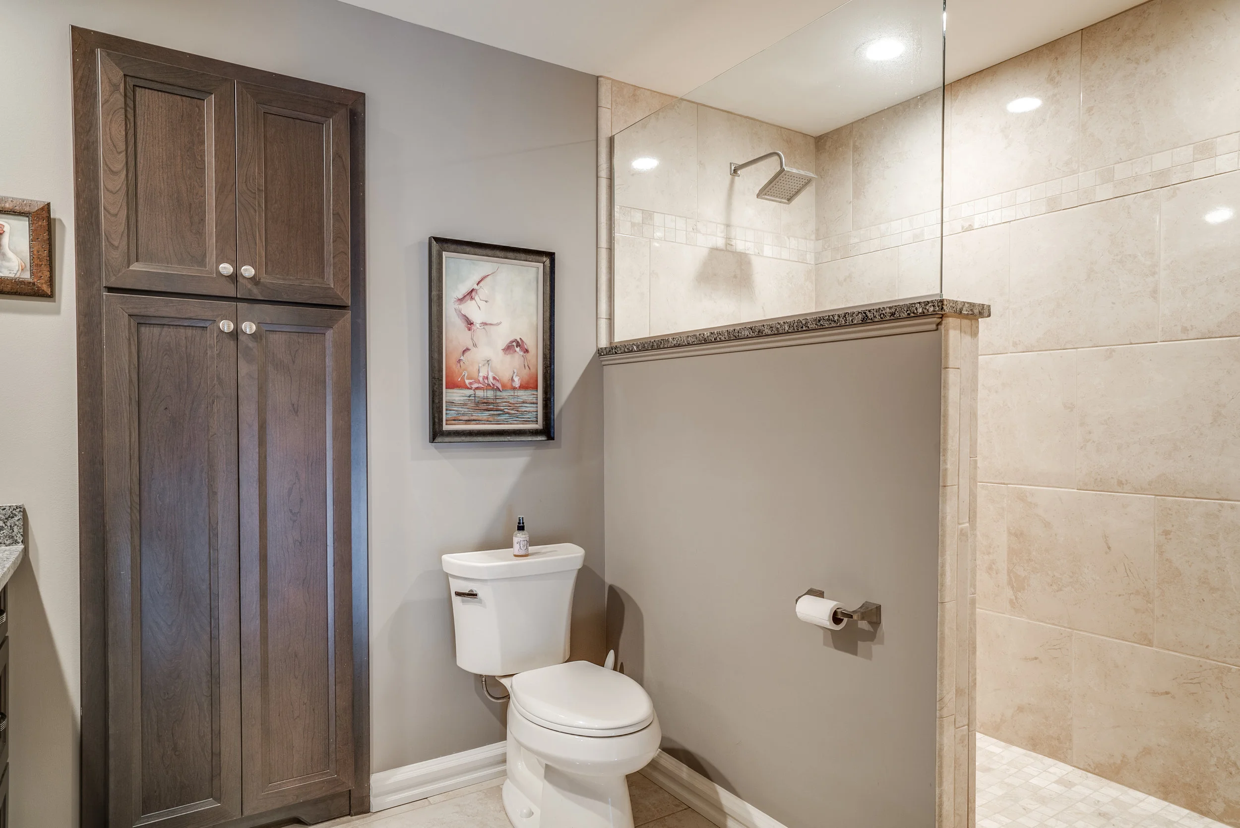 Upper Full Bath 1.jpg